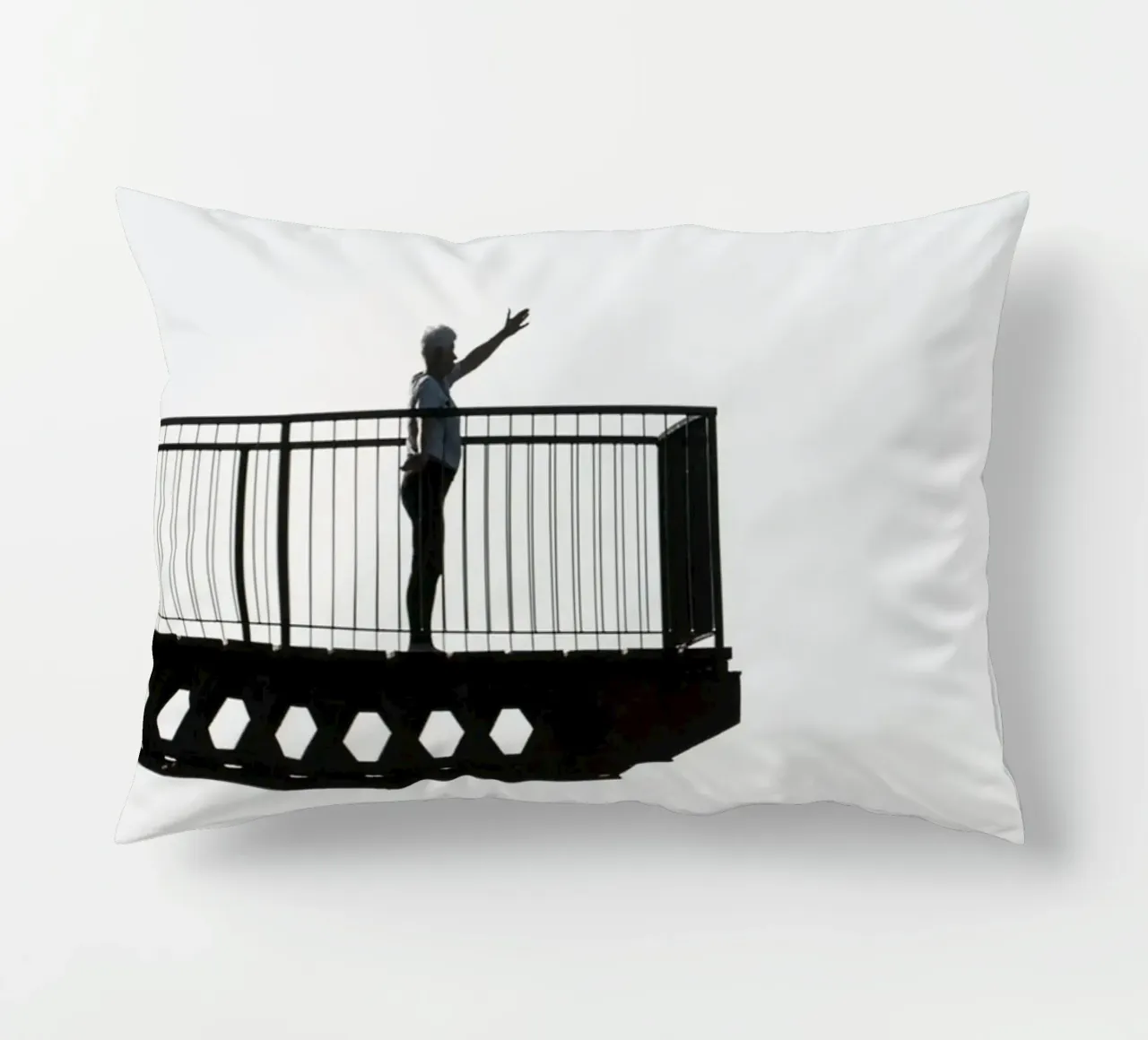 silhouette su un balcone cuscino da Harmony Gallery