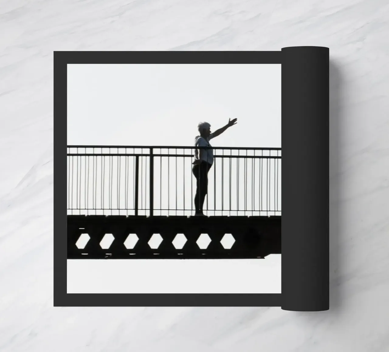 silhouette su un balcone zerbino da Harmony Gallery