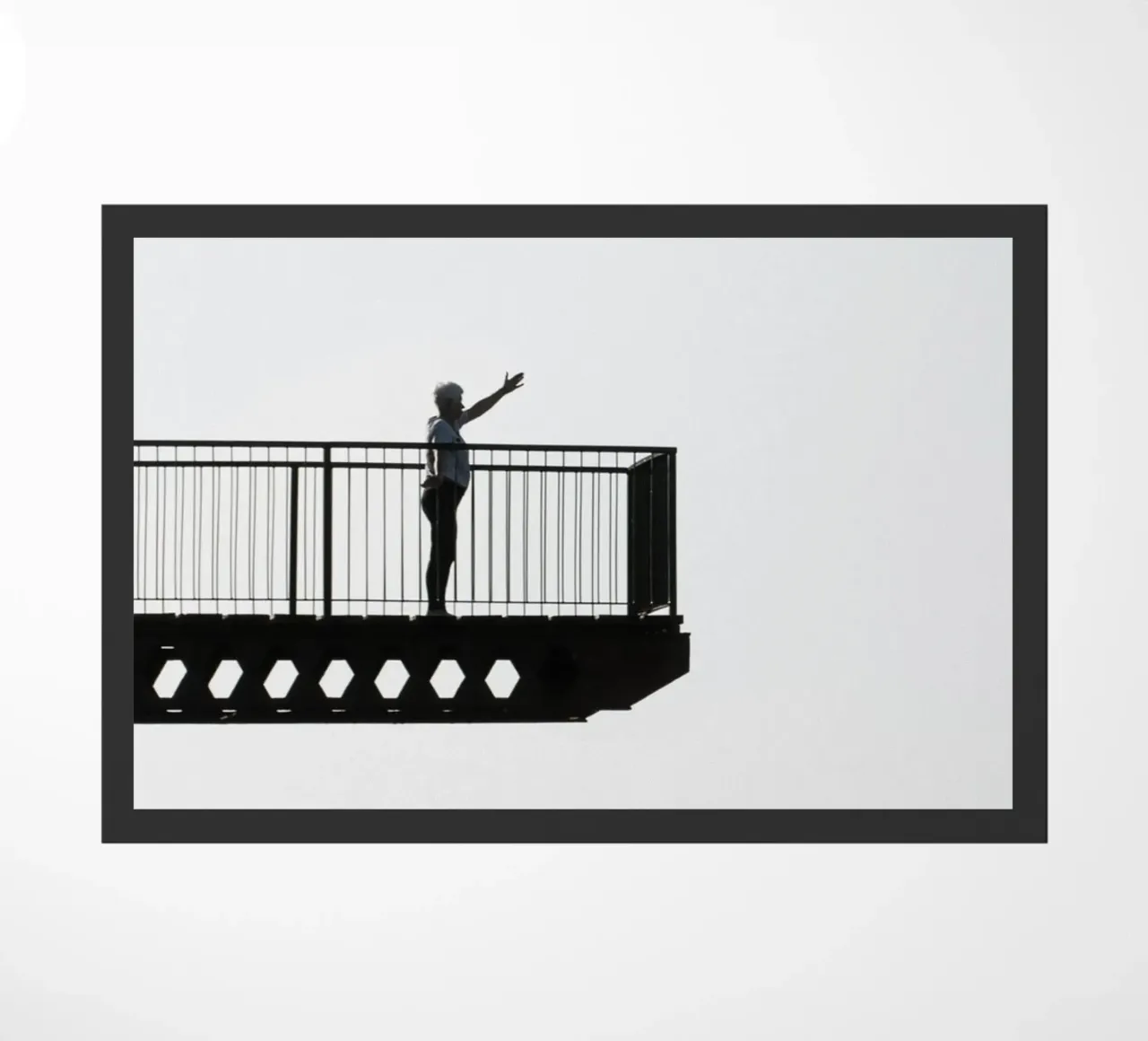 silhouette su un balcone zerbino da Harmony Gallery