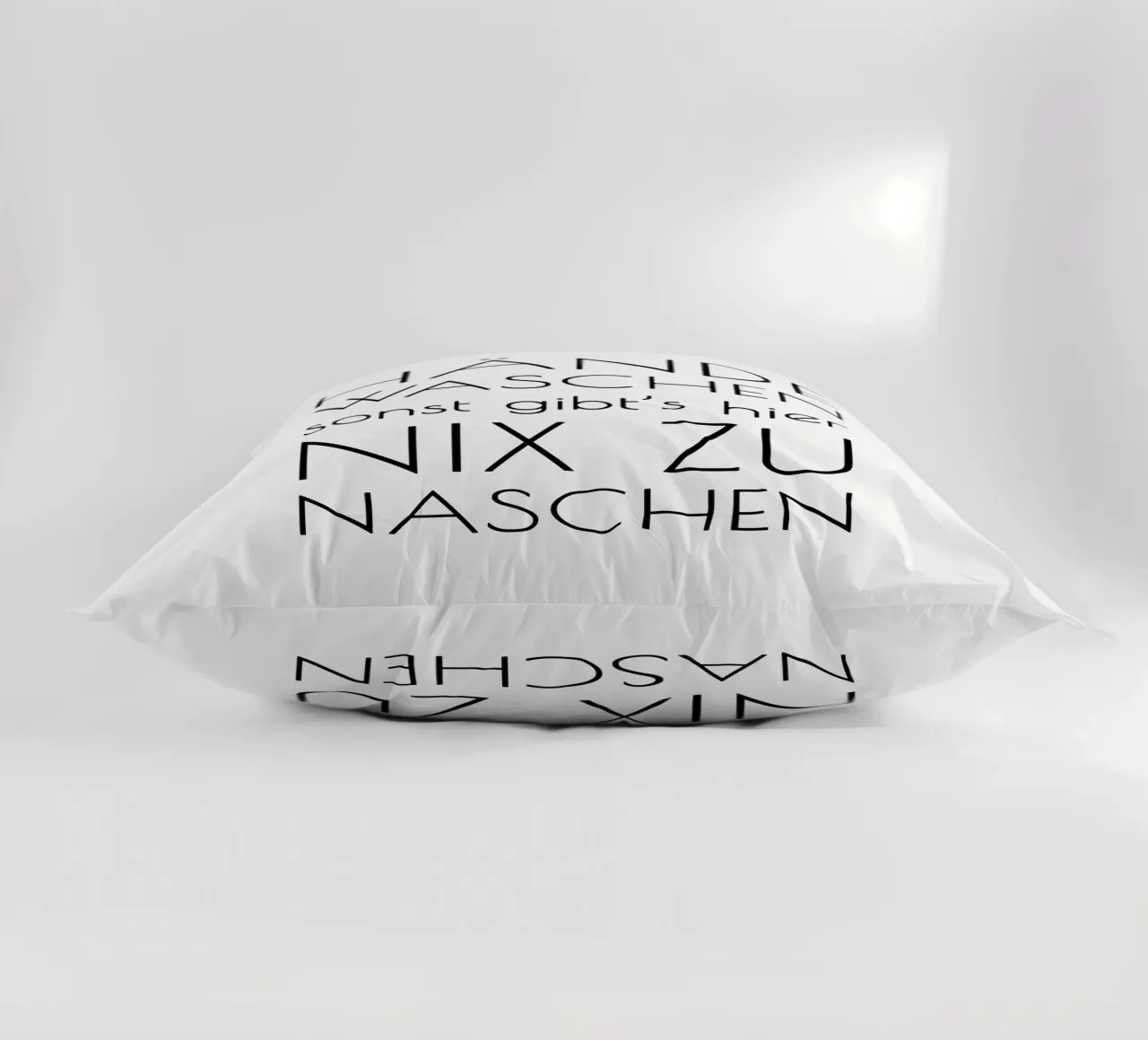 Hände waschen sonst gibt's hier nix zu naschen - minimal cuscino da Typo Designs