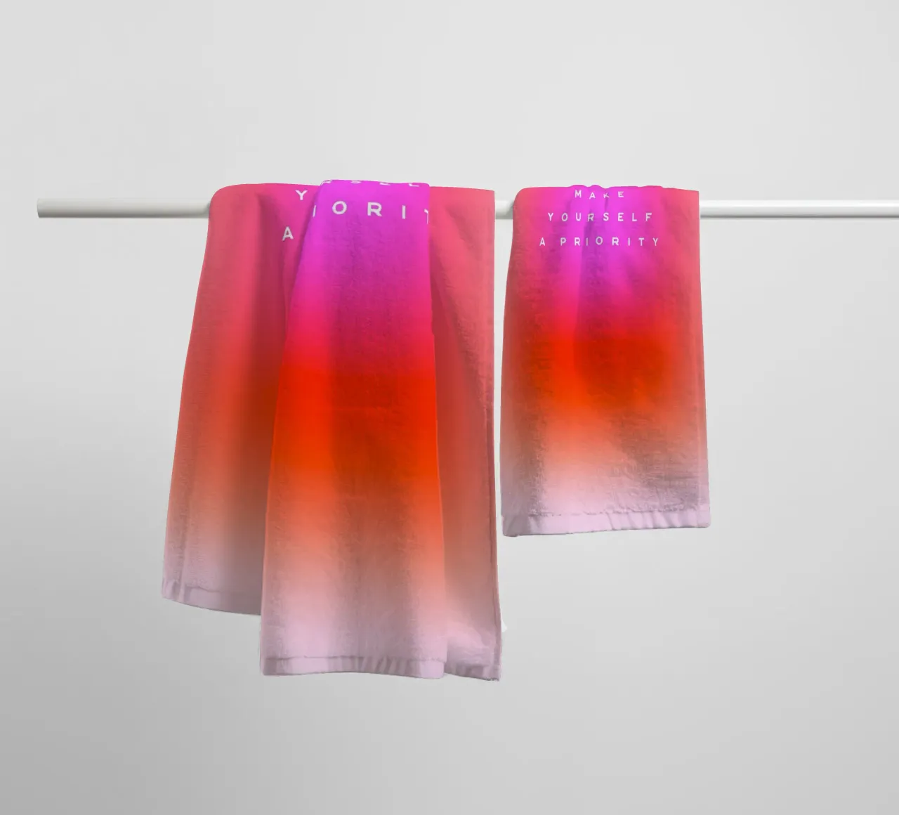 MAKE YOURSELF A PRIORITY - Zelfzorg Aura verloop kunst badhanddoek van Dominique Vari Words