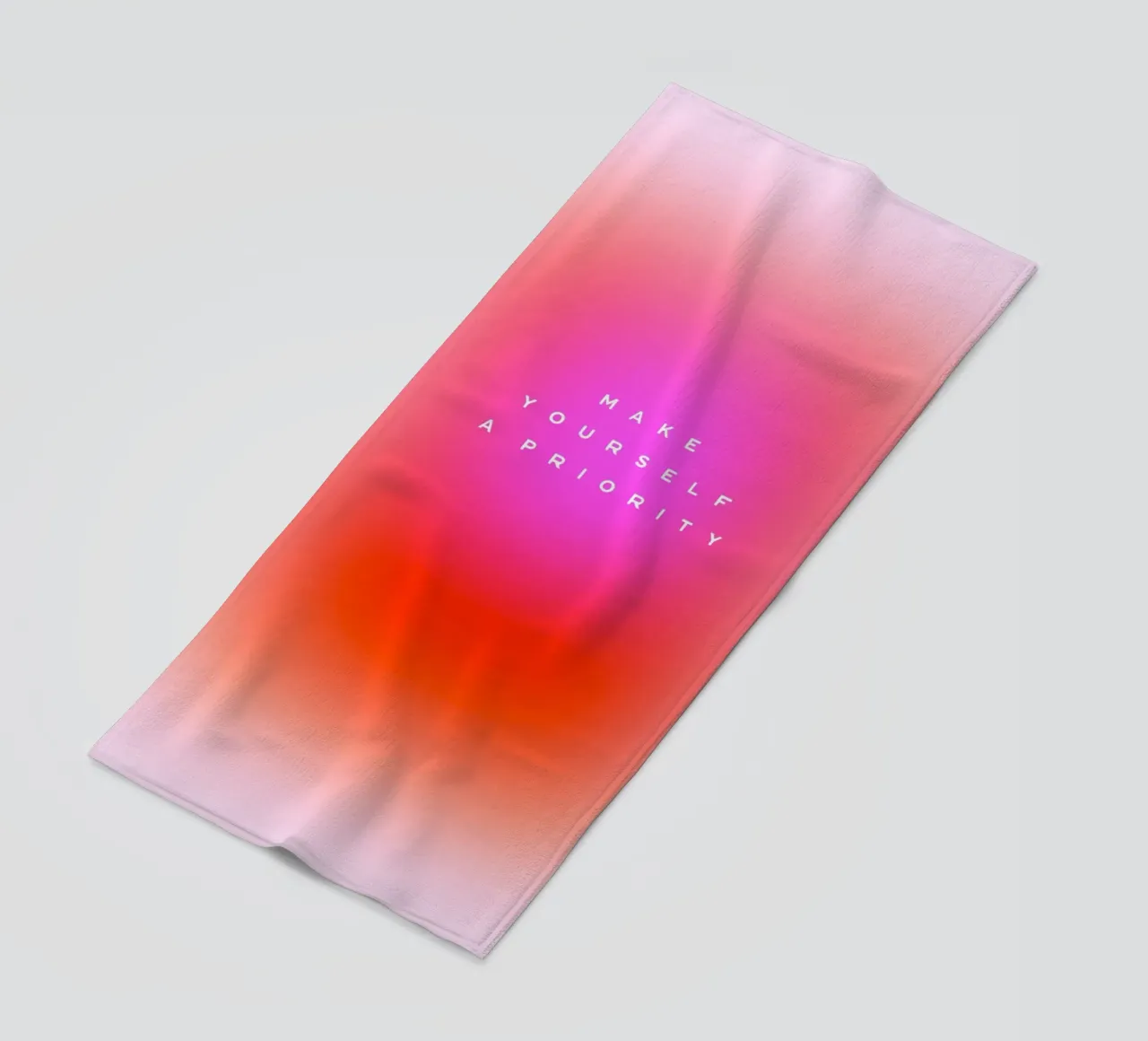 MAKE YOURSELF A PRIORITY - Zelfzorg Aura verloop kunst strandhanddoek van Dominique Vari Words