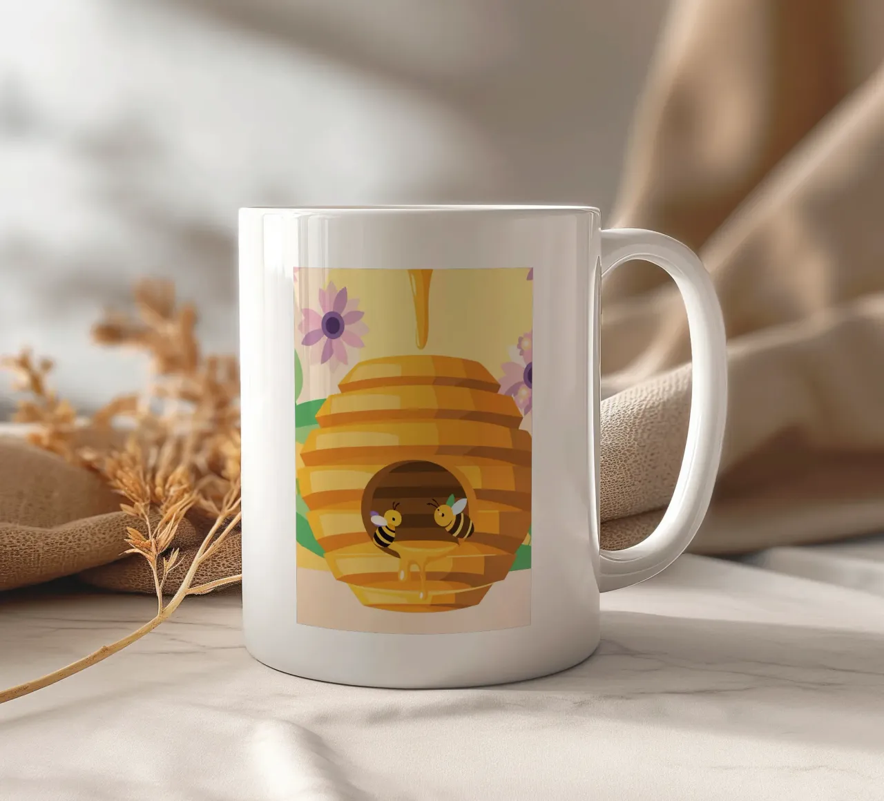 Illustrazione di alveare con api e miele tazza in ceramica da POLYGON SPECIAL