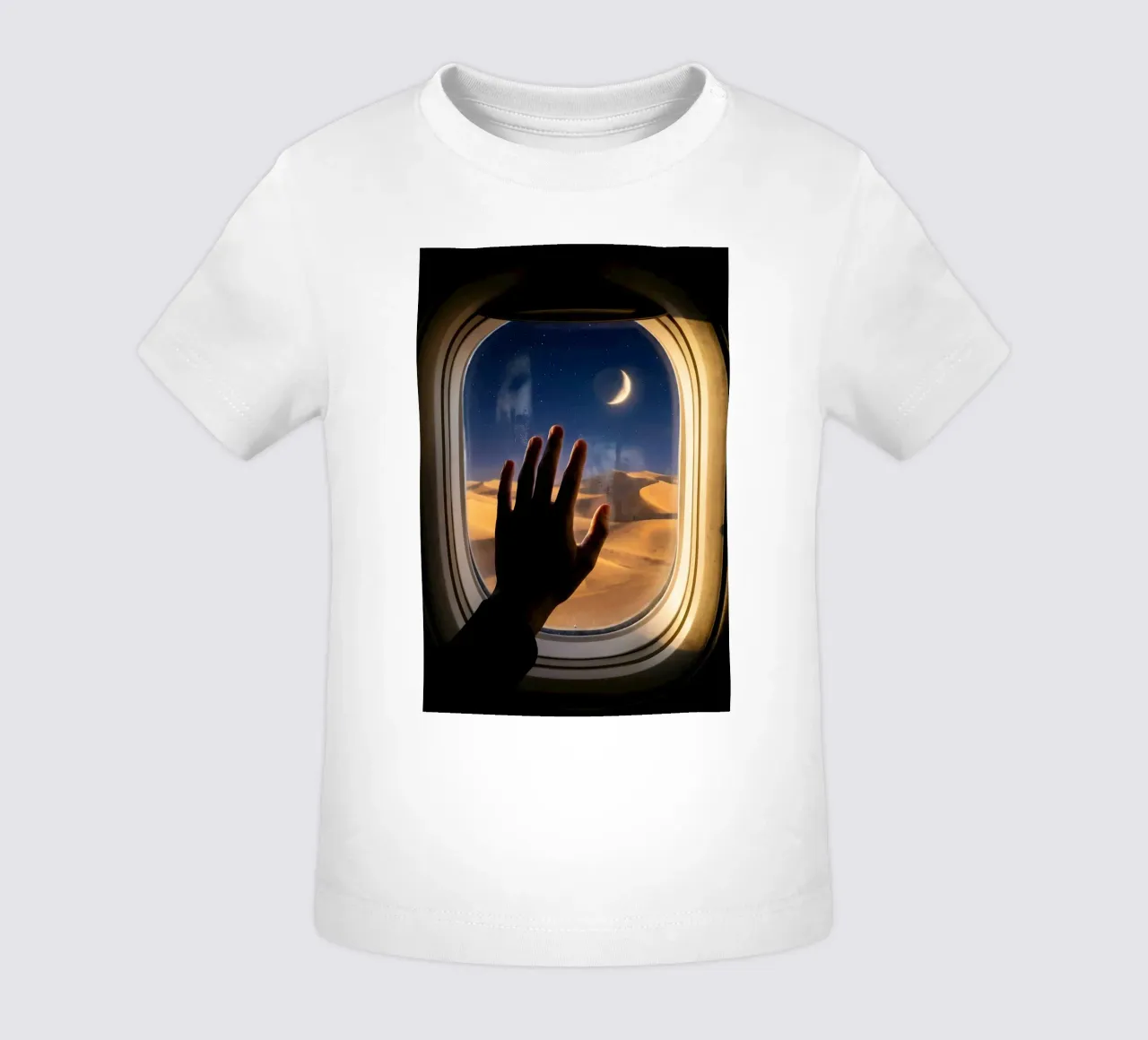 Vue du désert au clair de lune à partir d'une fenêtre d'avion t-shirt pour bébé de Dreamspace Visuals