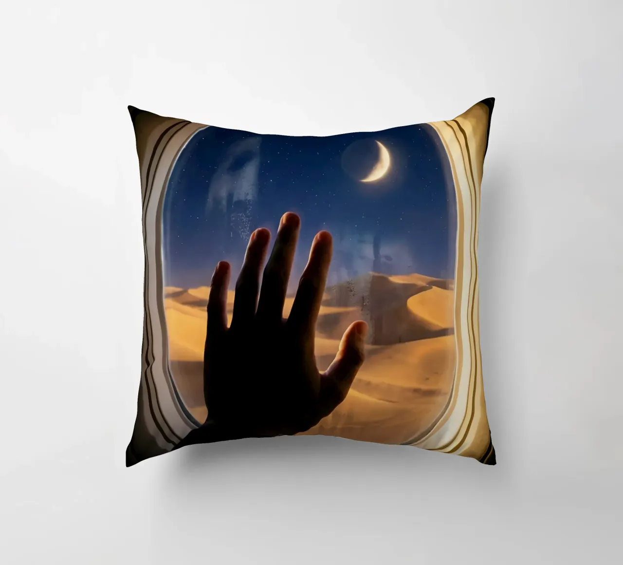 Vue du désert au clair de lune à partir d'une fenêtre d'avion coussin de Dreamspace Visuals