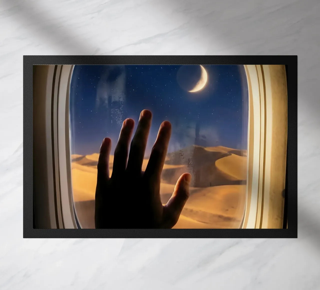 Vue du désert au clair de lune à partir d'une fenêtre d'avion paillasson de Dreamspace Visuals