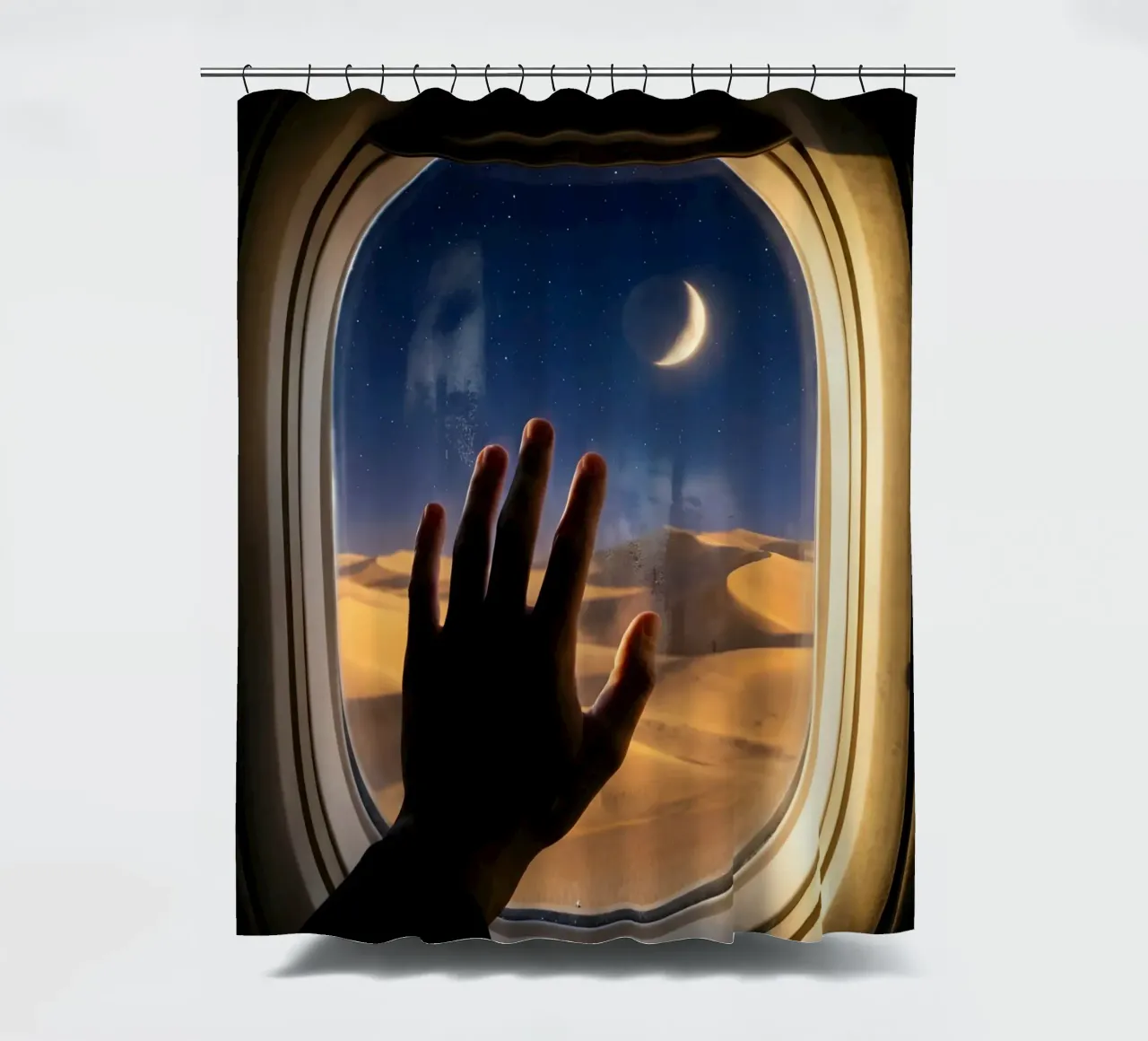 Vue du désert au clair de lune à partir d'une fenêtre d'avion rideau de douche de Dreamspace Visuals