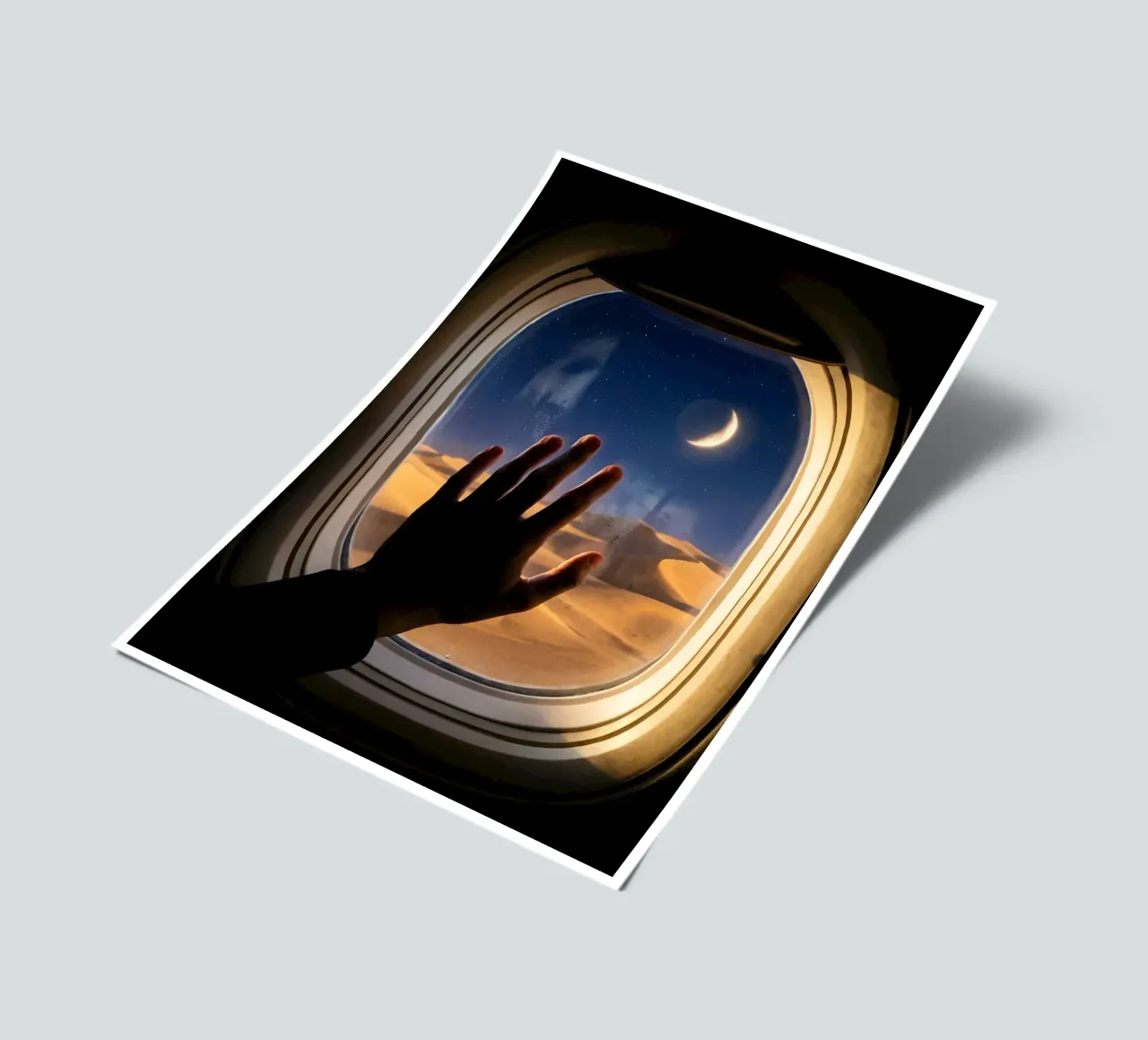 Vue du désert au clair de lune à partir d'une fenêtre d'avion planche autocollant de Dreamspace Visuals