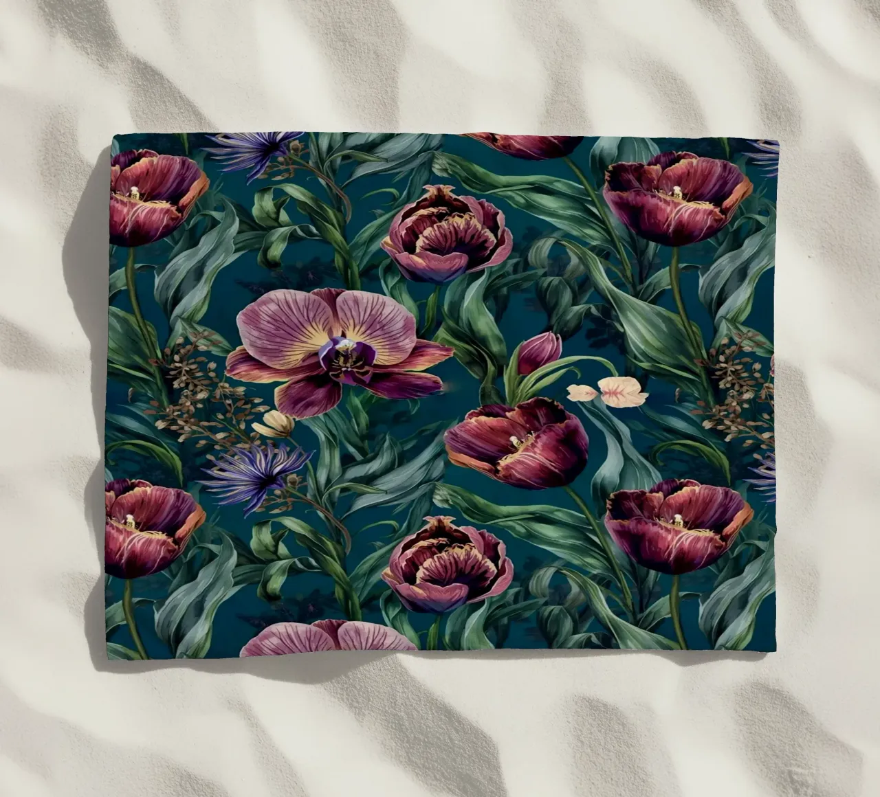 Dark Moody Floral Pattern telo mare da AzStore11