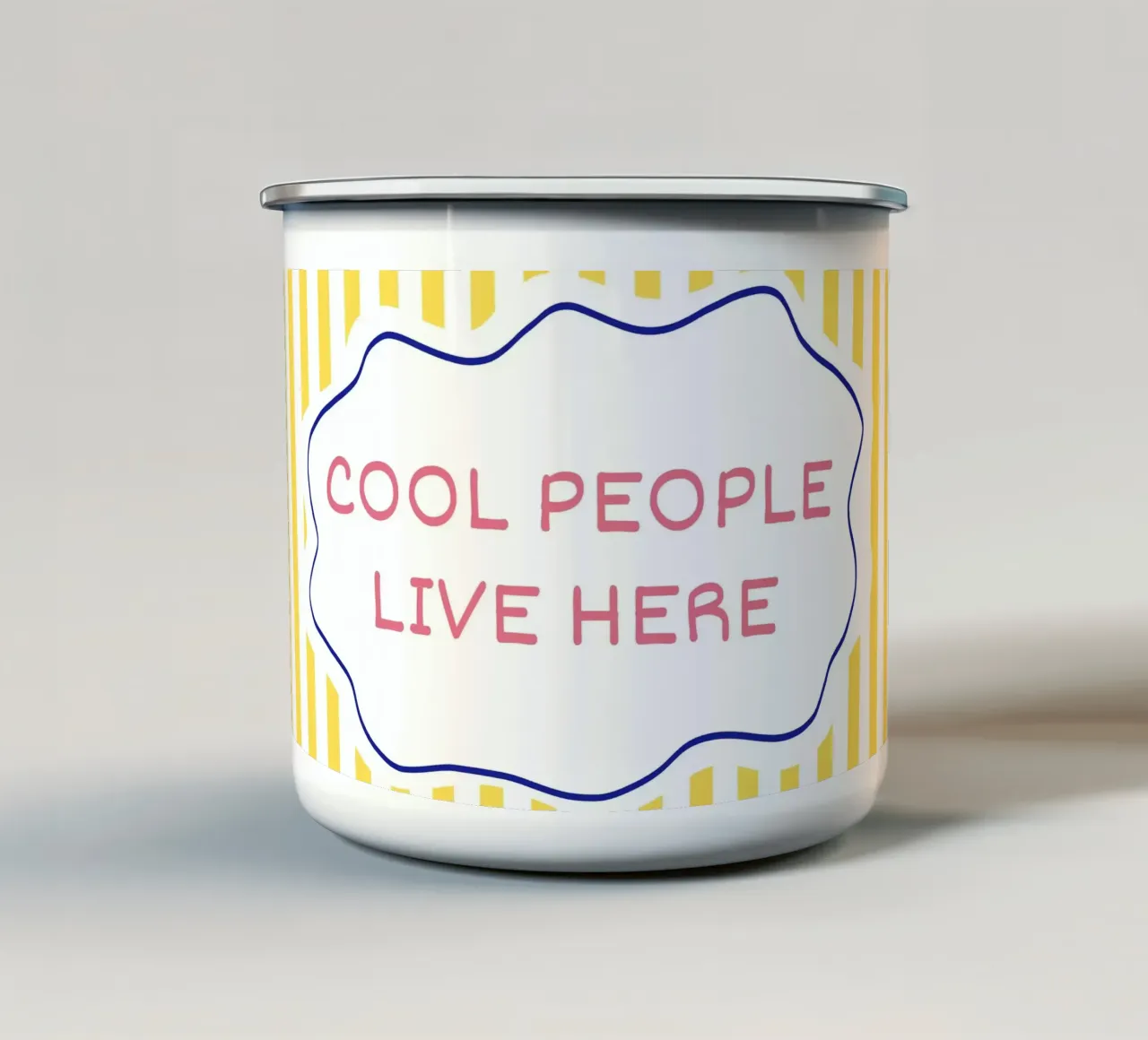 Qui vive gente in gamba tazza in smalto da Poppya