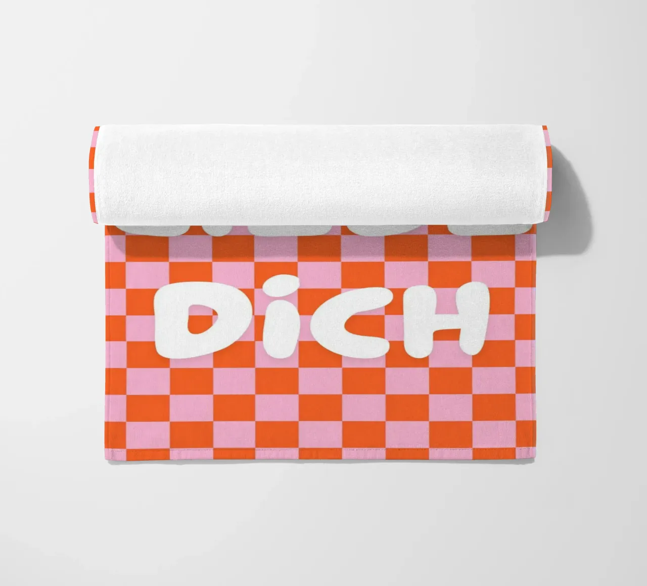 Bold Ich Liebe Dich Love Zitat mit Schachbrettmuster Strandtuch von The Art Club