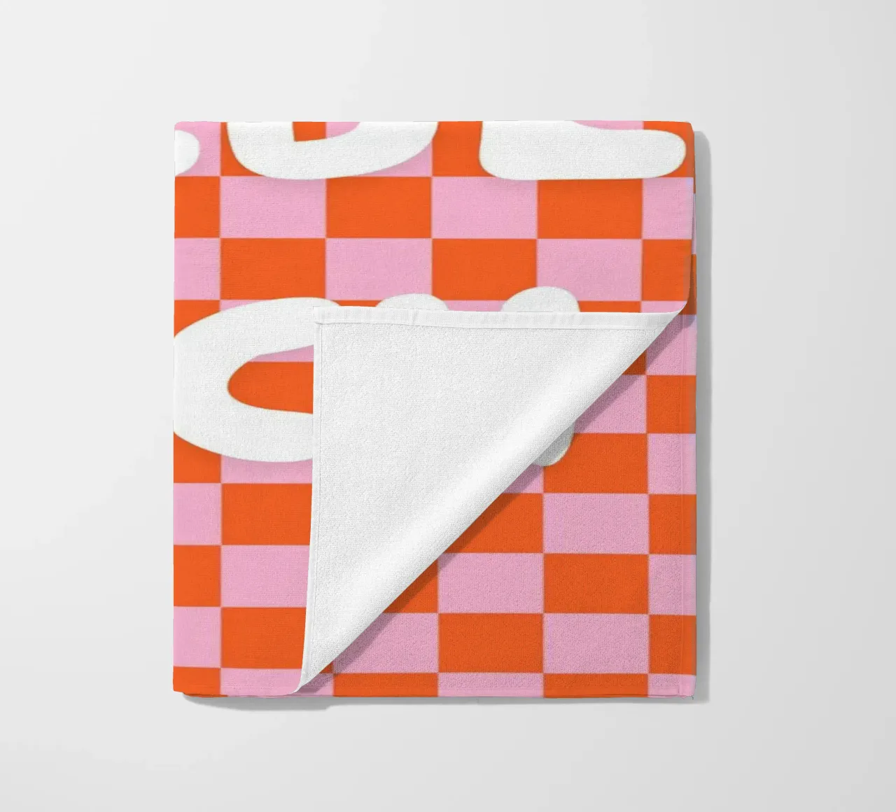 Bold Ich Liebe Dich Love Zitat mit Schachbrettmuster Strandtuch von The Art Club