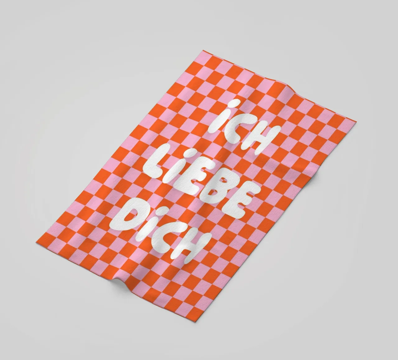 Bold Ich Liebe Dich Love Zitat mit Schachbrettmuster Strandtuch von The Art Club