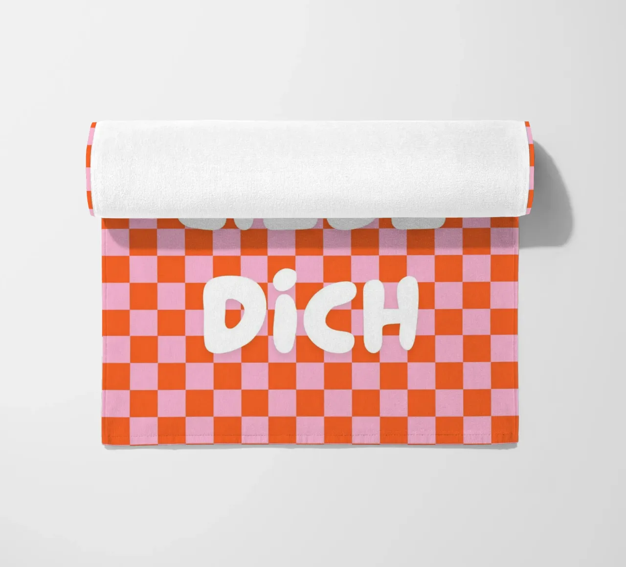 Bold Ich Liebe Dich Love Zitat mit Schachbrettmuster Strandtuch von The Art Club