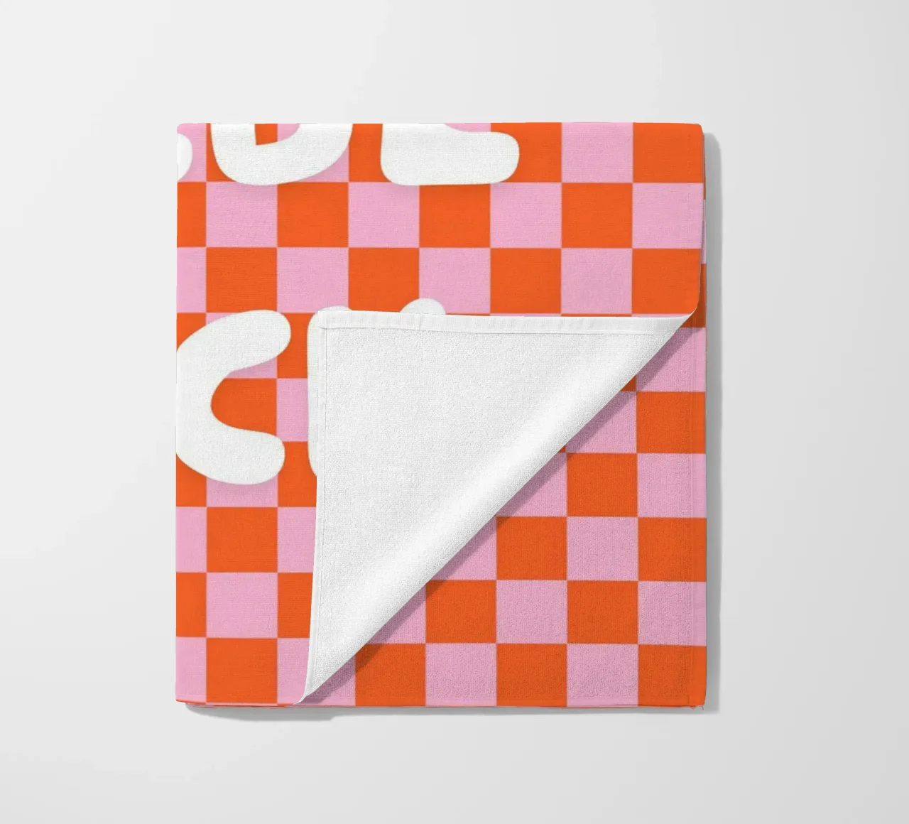 Bold Ich Liebe Dich Love Zitat mit Schachbrettmuster Strandtuch von The Art Club