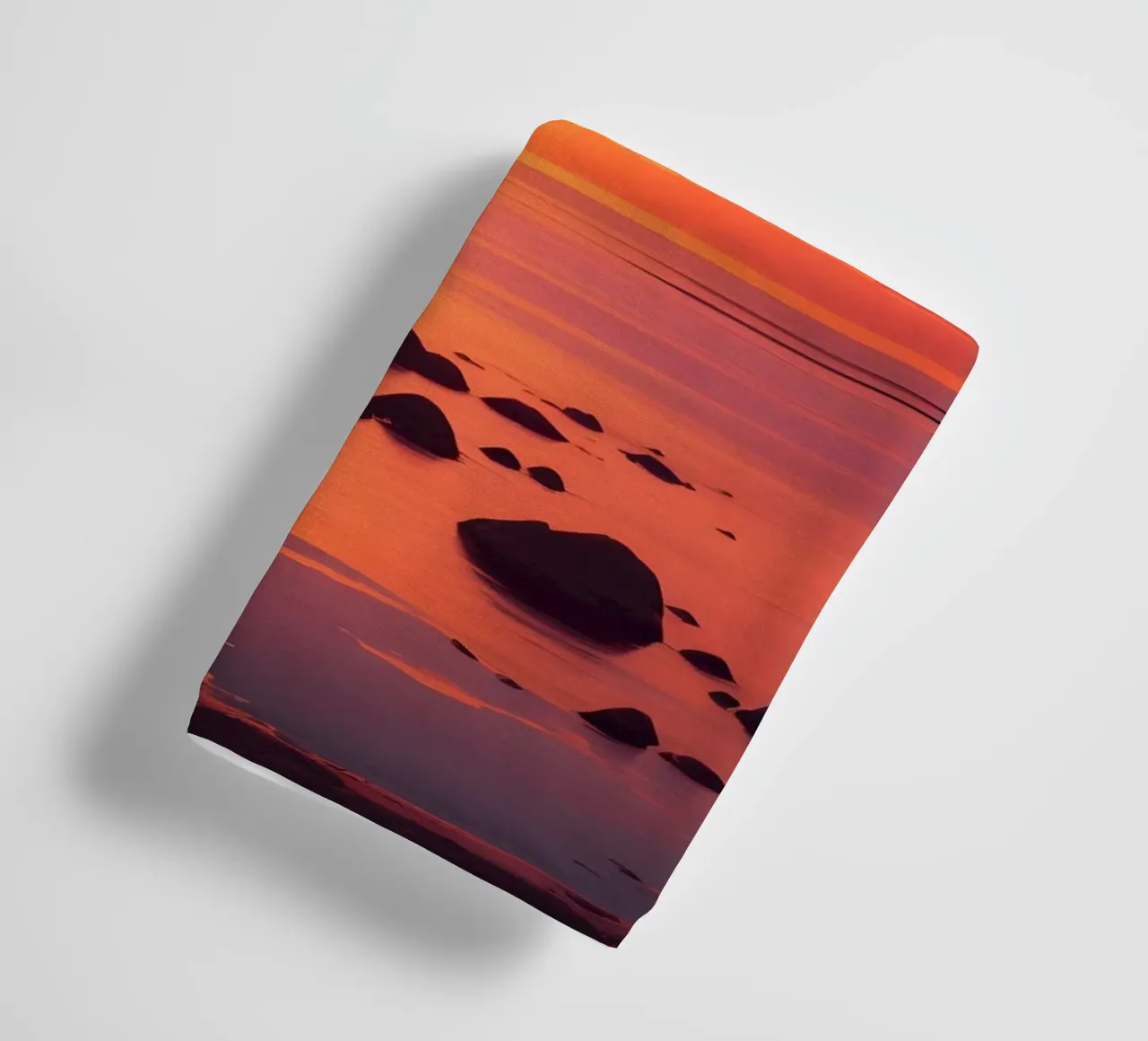 Scena di tramonto sull'oceano asciugamano da bagno da Charnwood Prints
