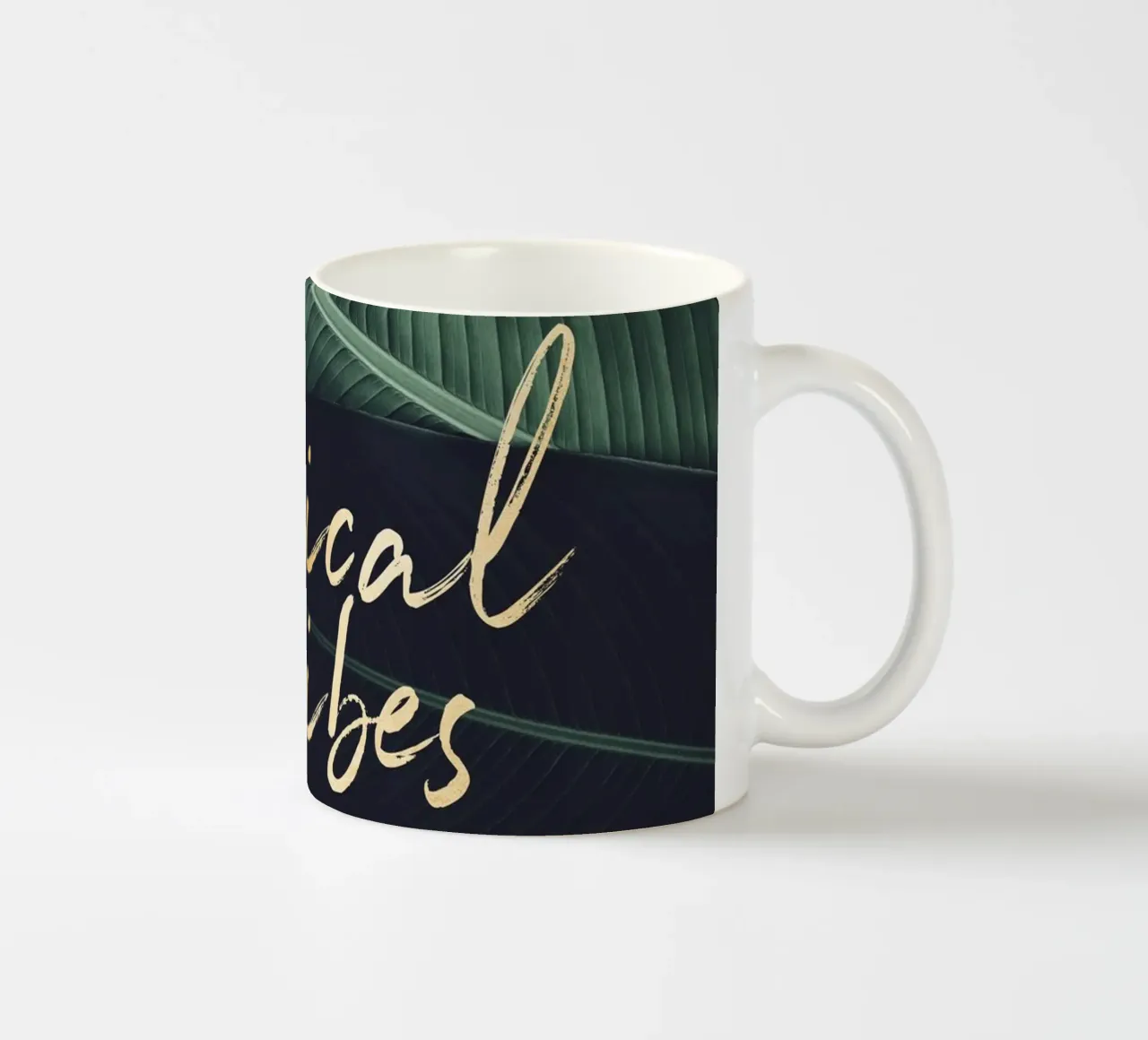 Tropical Vibes - Groene bladeren Art Print keramische mok van Whole©