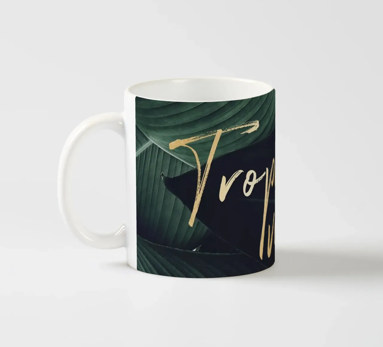 Tropical Vibes - Groene bladeren Art Print keramische mok van Whole©