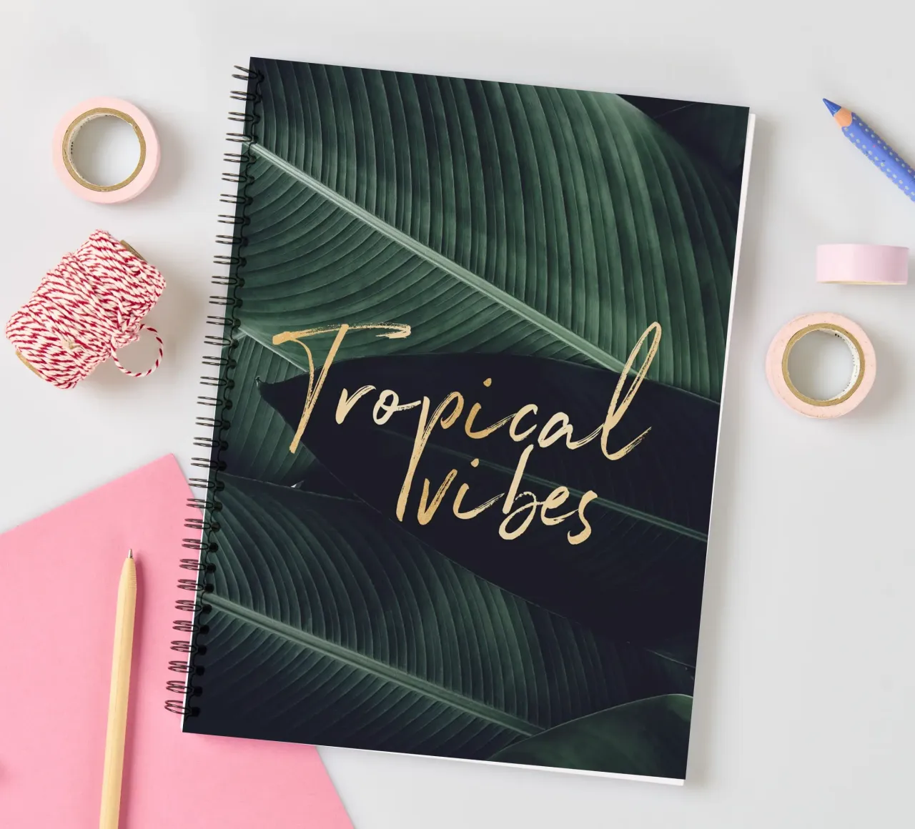 Tropical Vibes - Groene bladeren Art Print notitieboek met spiraal van Whole©