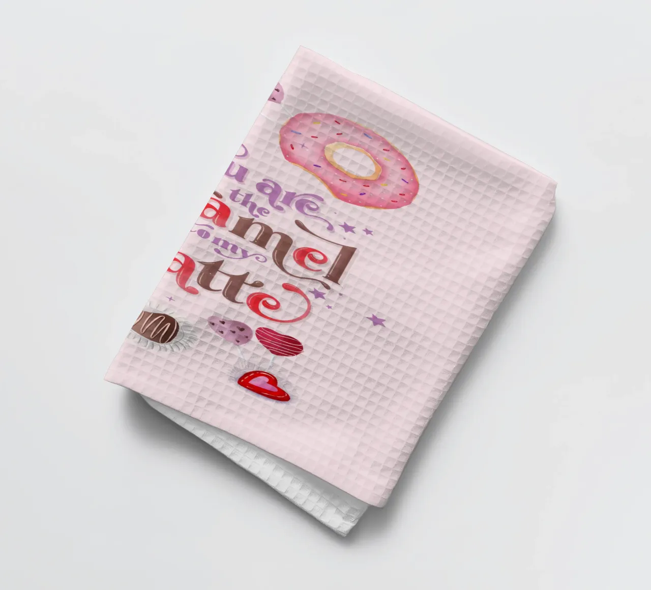 Le café. En amour avec le café. Caramel, beignets et café au lait torchon de CalliLetters
