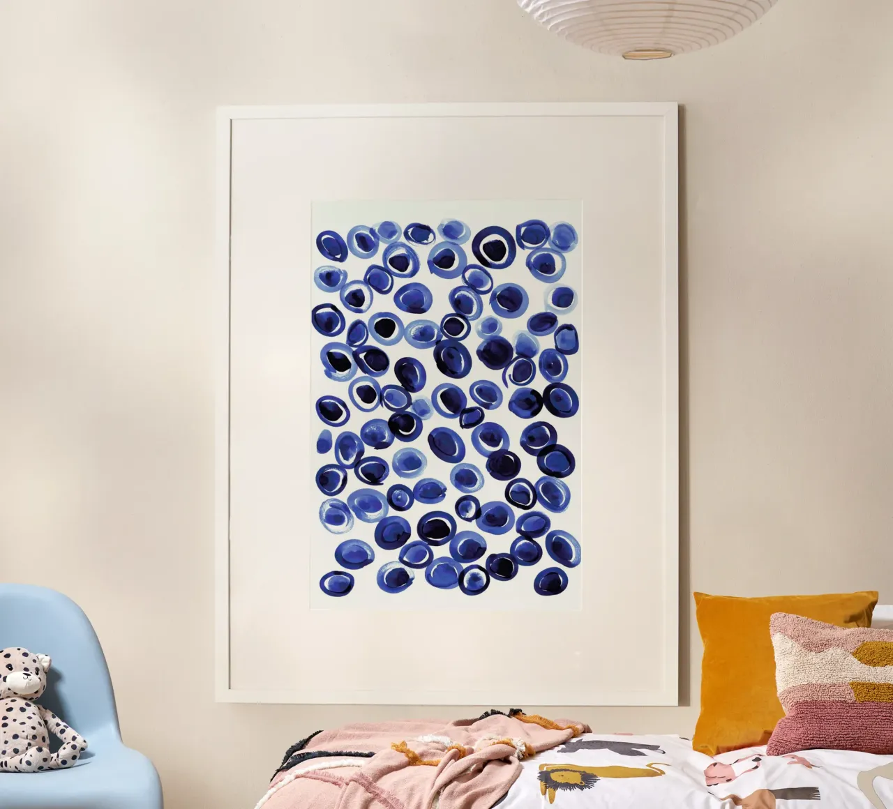 Blue Pebble poster con telaio in plastica da Amy Sia