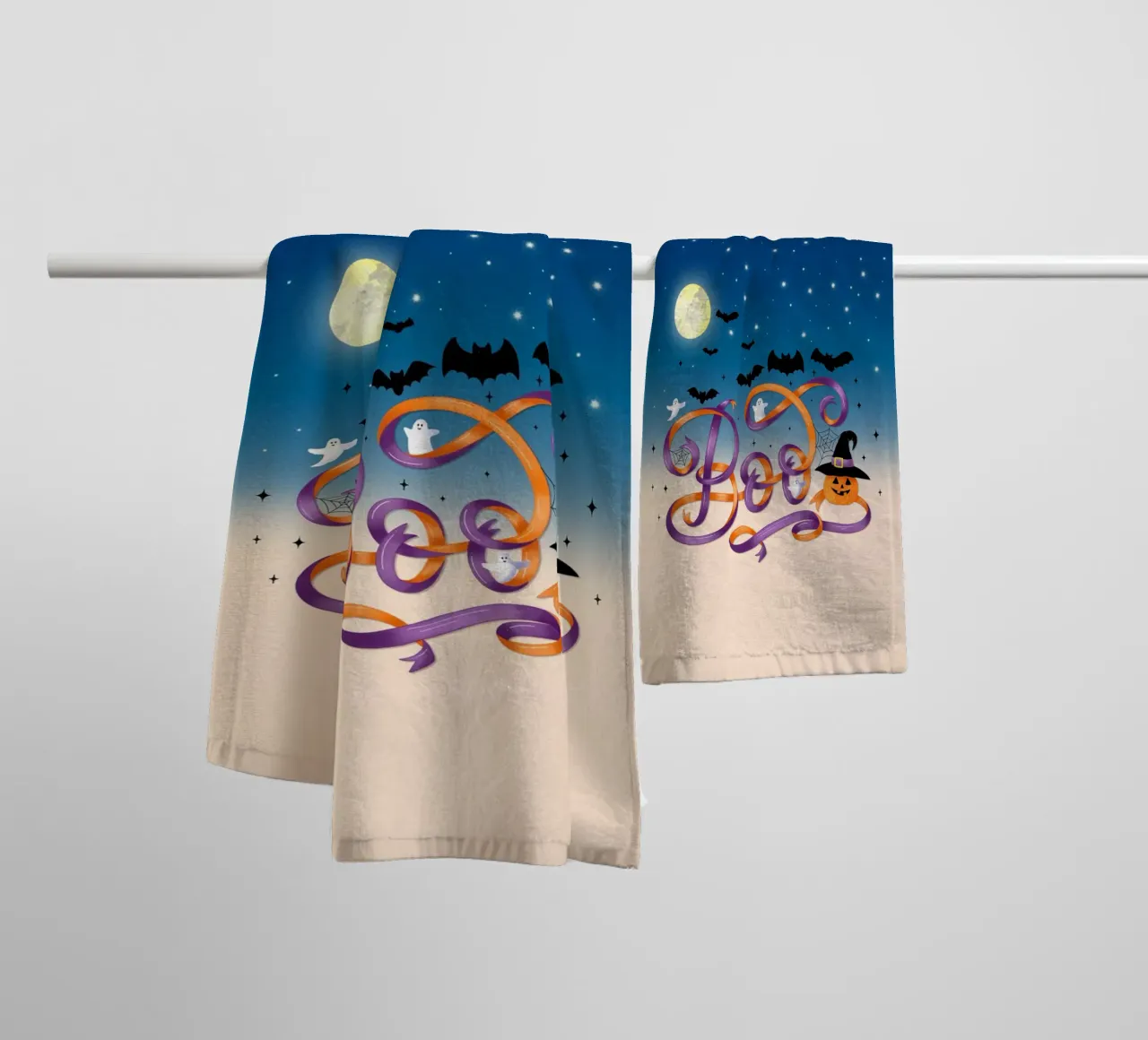 Halloween Boo. Zucca, pipistrelli, luna e ragnatele asciugamano da bagno da CalliLetters
