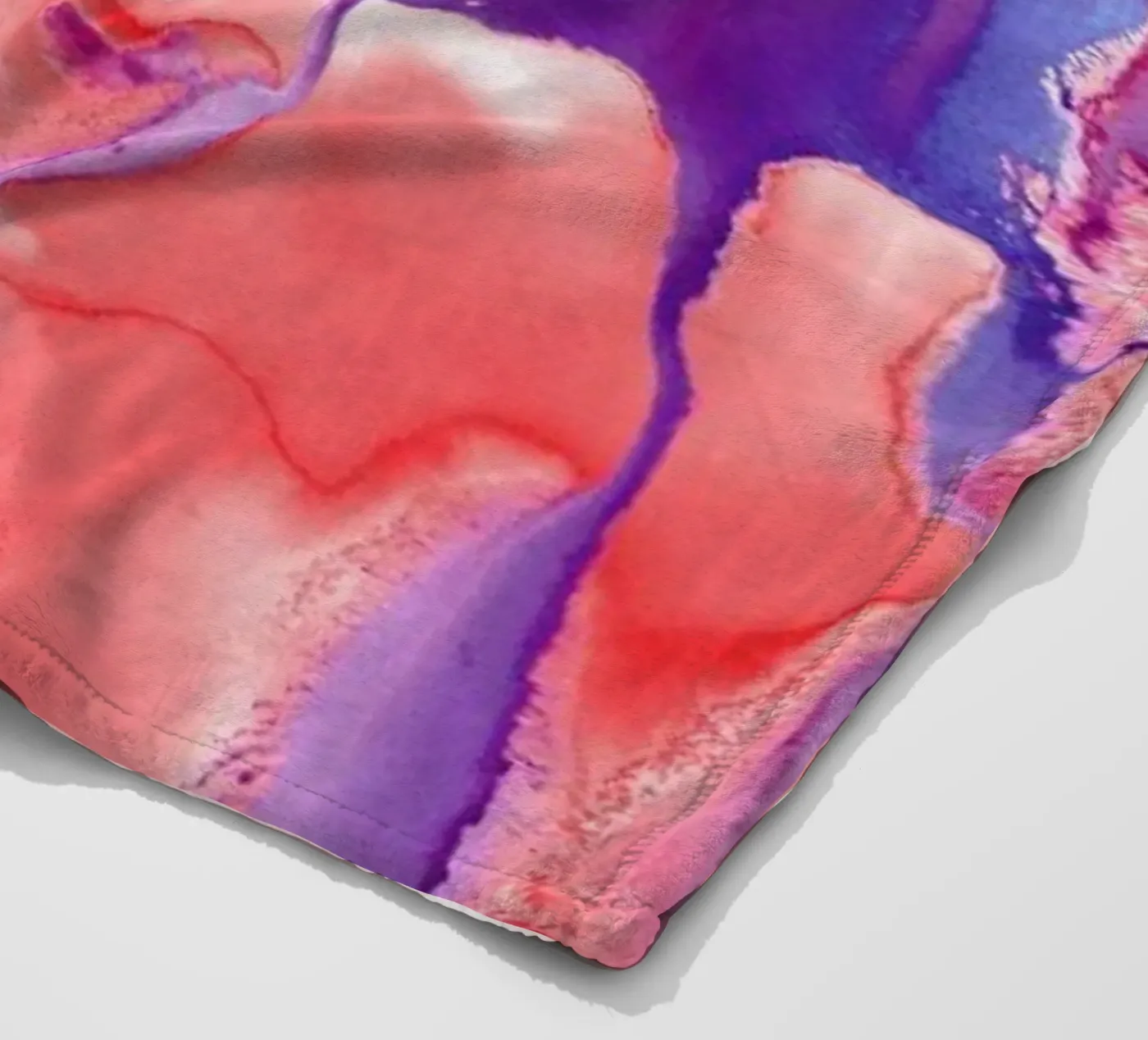 Colossal Dynamite coperta in pile da Amy Sia