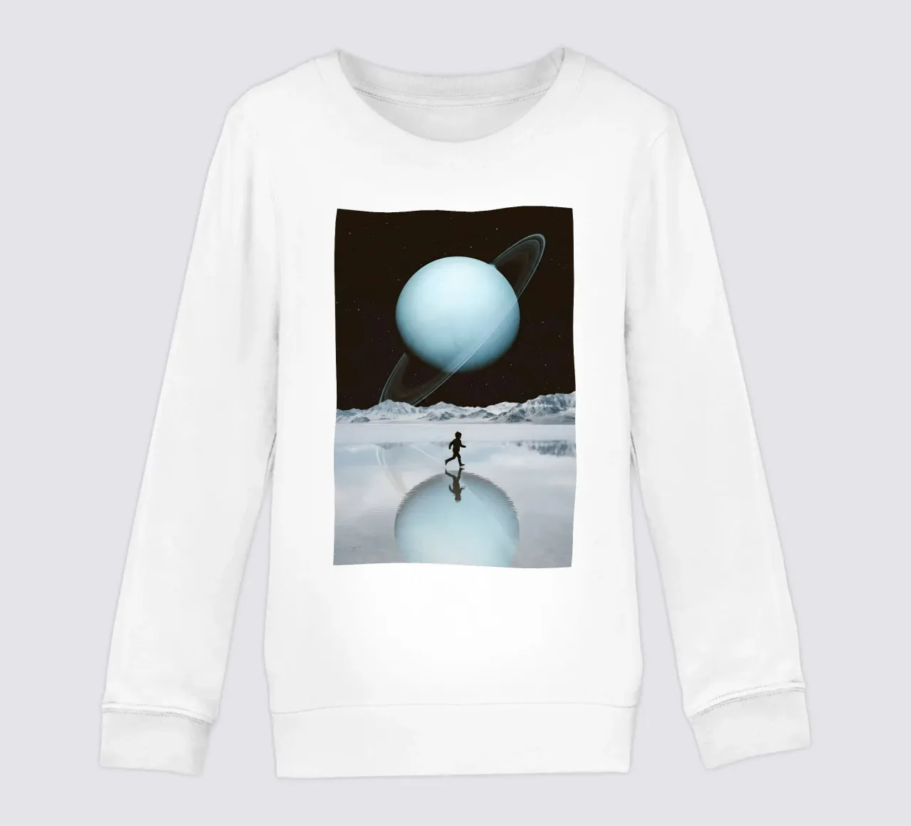 Correre sotto Saturno - Arte surreale del riflesso del pianeta felpa bambino da Cosmic Daydream Studio