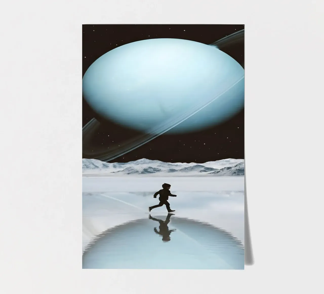 Correre sotto Saturno - Arte surreale del riflesso del pianeta foglio adesivo da Cosmic Daydream Studio