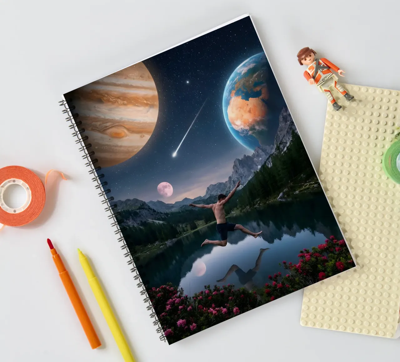 Salto nel cosmo - Pianeta surreale Arte del lago di montagna diario ad anelli da Cosmic Daydream Studio