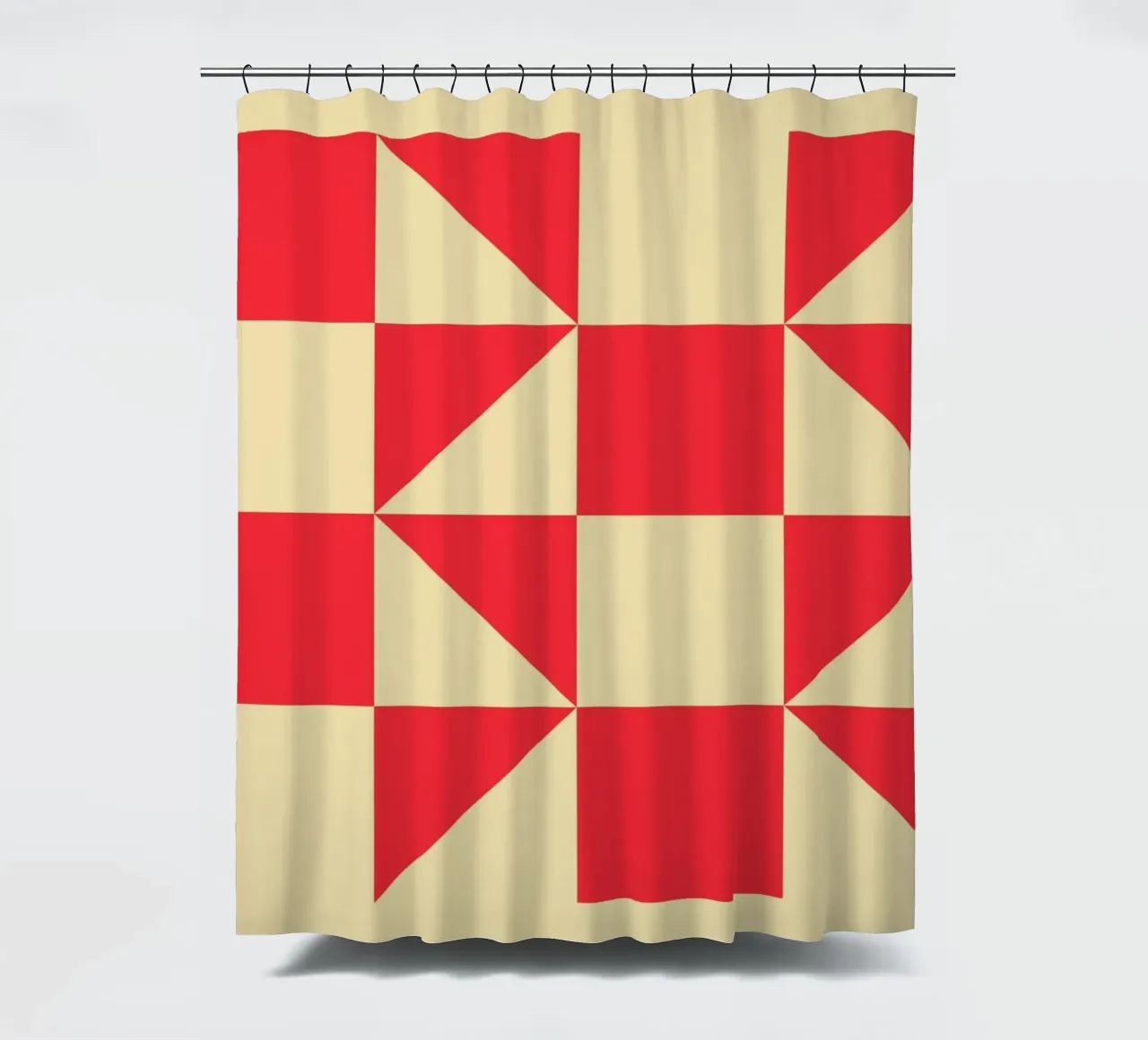 Abstraktes Bauhaus Dreiecksmuster in Rot und Creme Duschvorhang von Casa Vibes