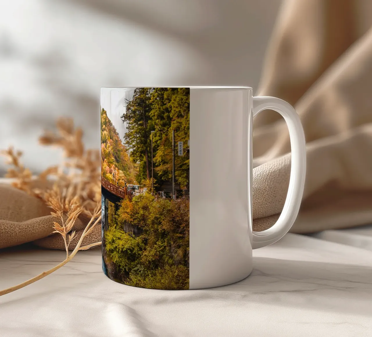 Autunno in Giappone tazza in ceramica da Marcel Bisig