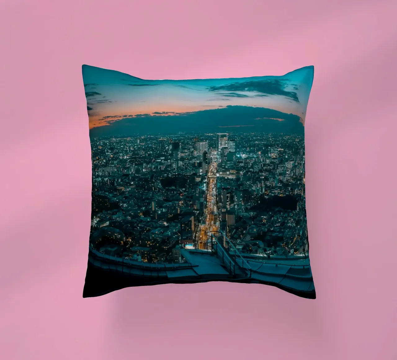 Vue nocturne de Tokyo, Japon coussin de Marcel Bisig