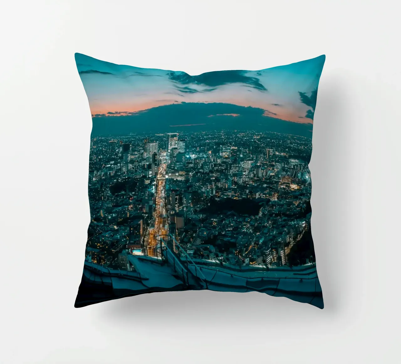 Vue nocturne de Tokyo, Japon coussin de Marcel Bisig