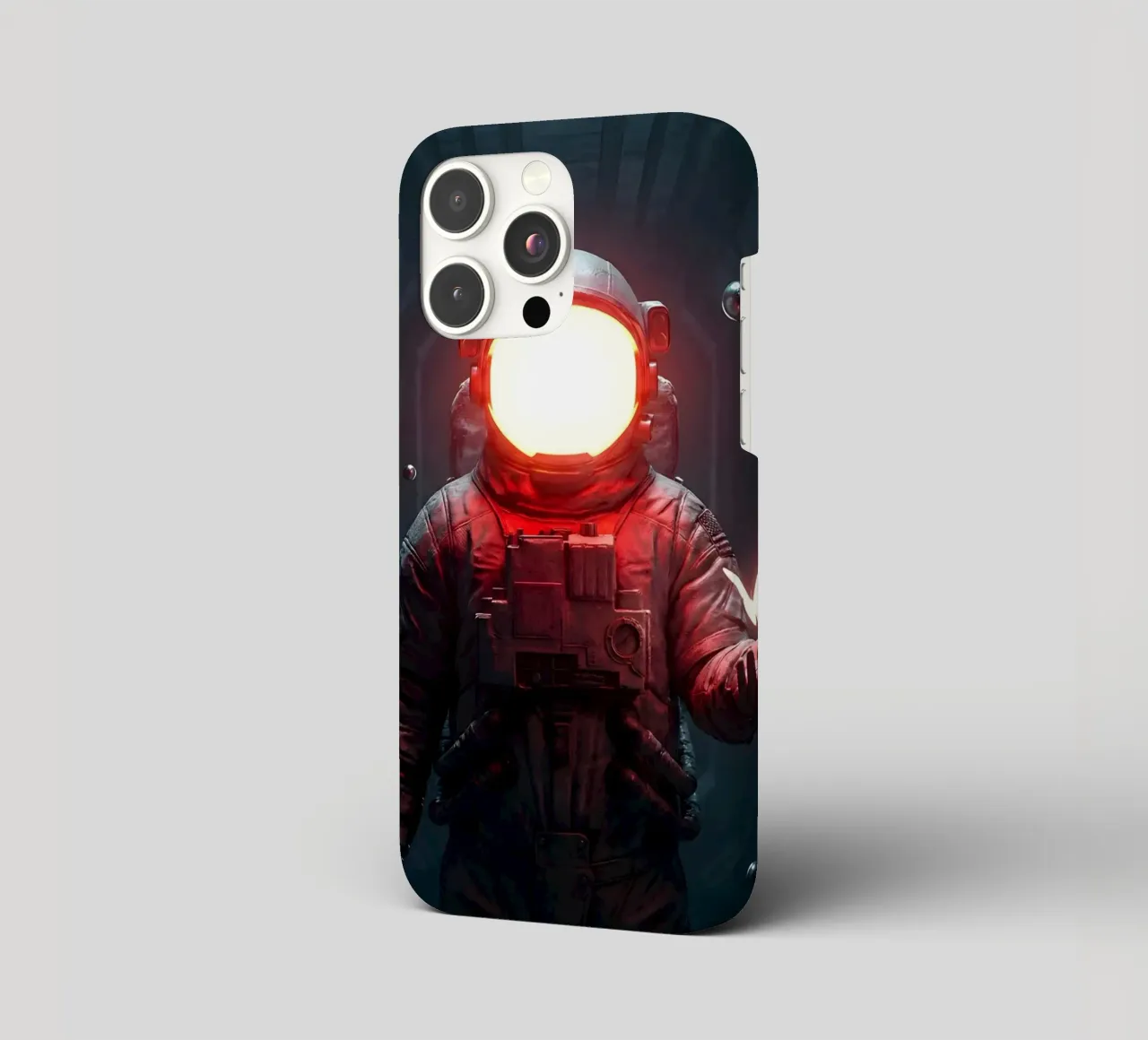 Astronauta di luce con in mano una farfalla in un futuro oscuro cover iphone da Cosmic Reverie Creations