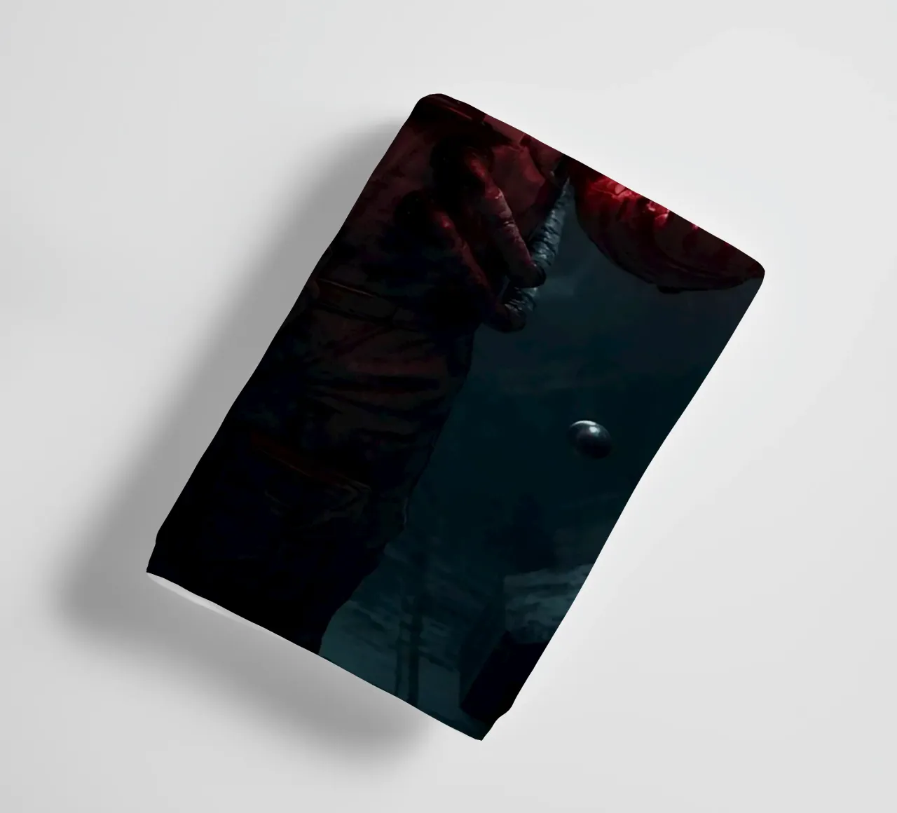 Astronauta di luce con in mano una farfalla in un futuro oscuro asciugamano da bagno da Cosmic Reverie Creations