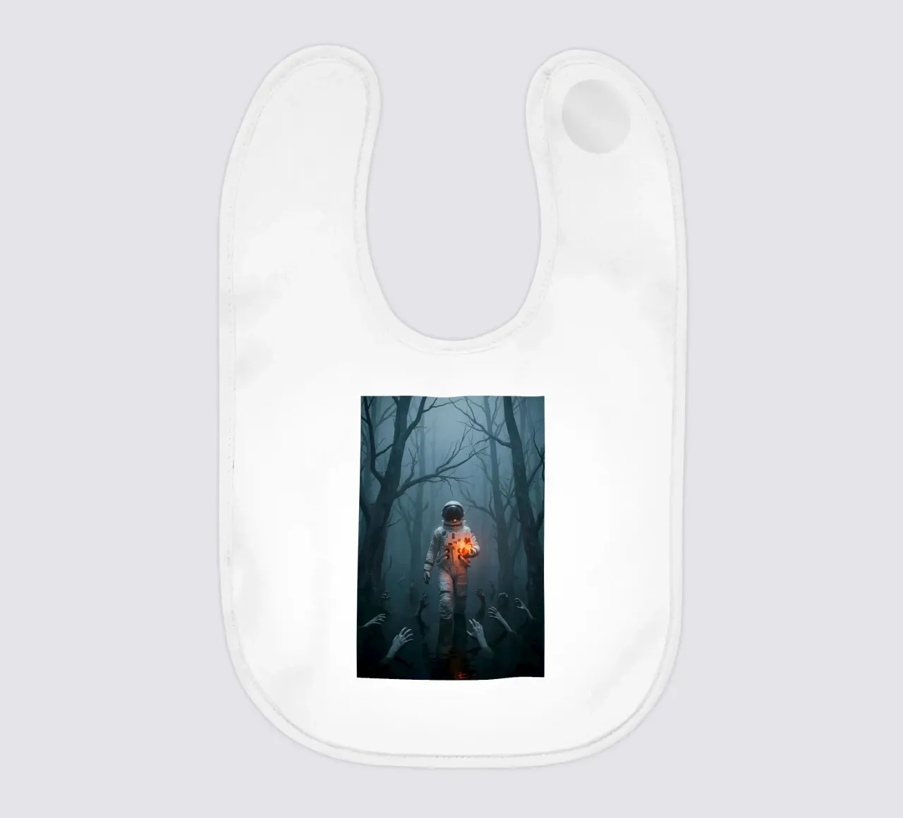 Astronauta in una foresta infestata con in mano un cuore luminoso bavaglino da Cosmic Reverie Creations