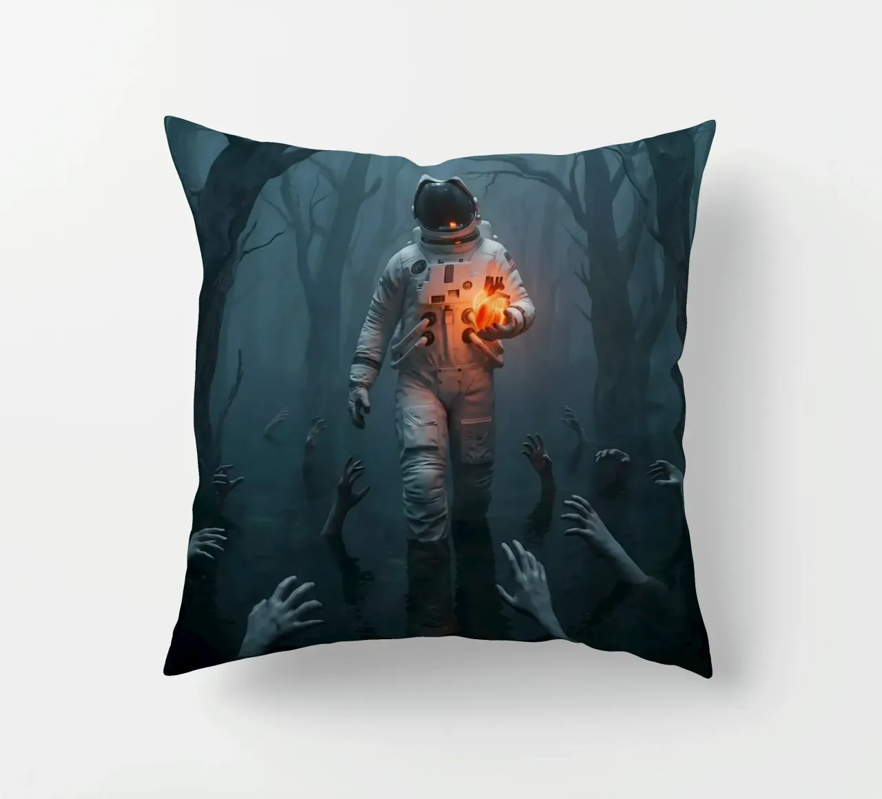 Astronauta in una foresta infestata con in mano un cuore luminoso cuscino da Cosmic Reverie Creations