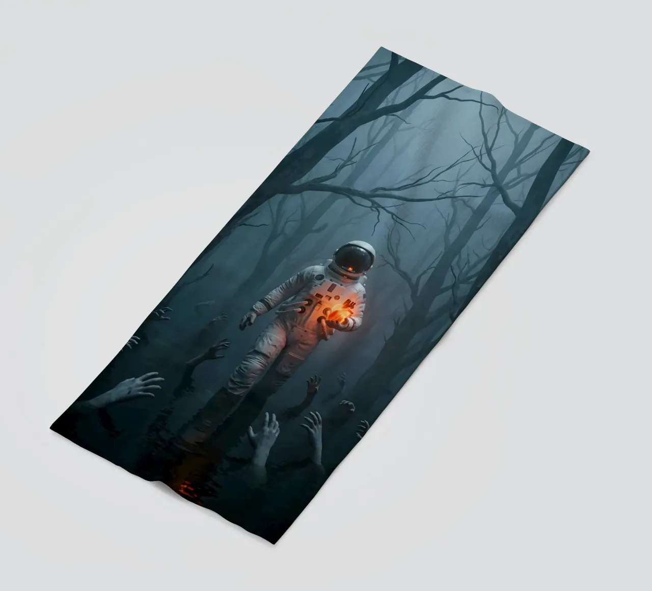 Astronauta in una foresta infestata con in mano un cuore luminoso telo mare da Cosmic Reverie Creations