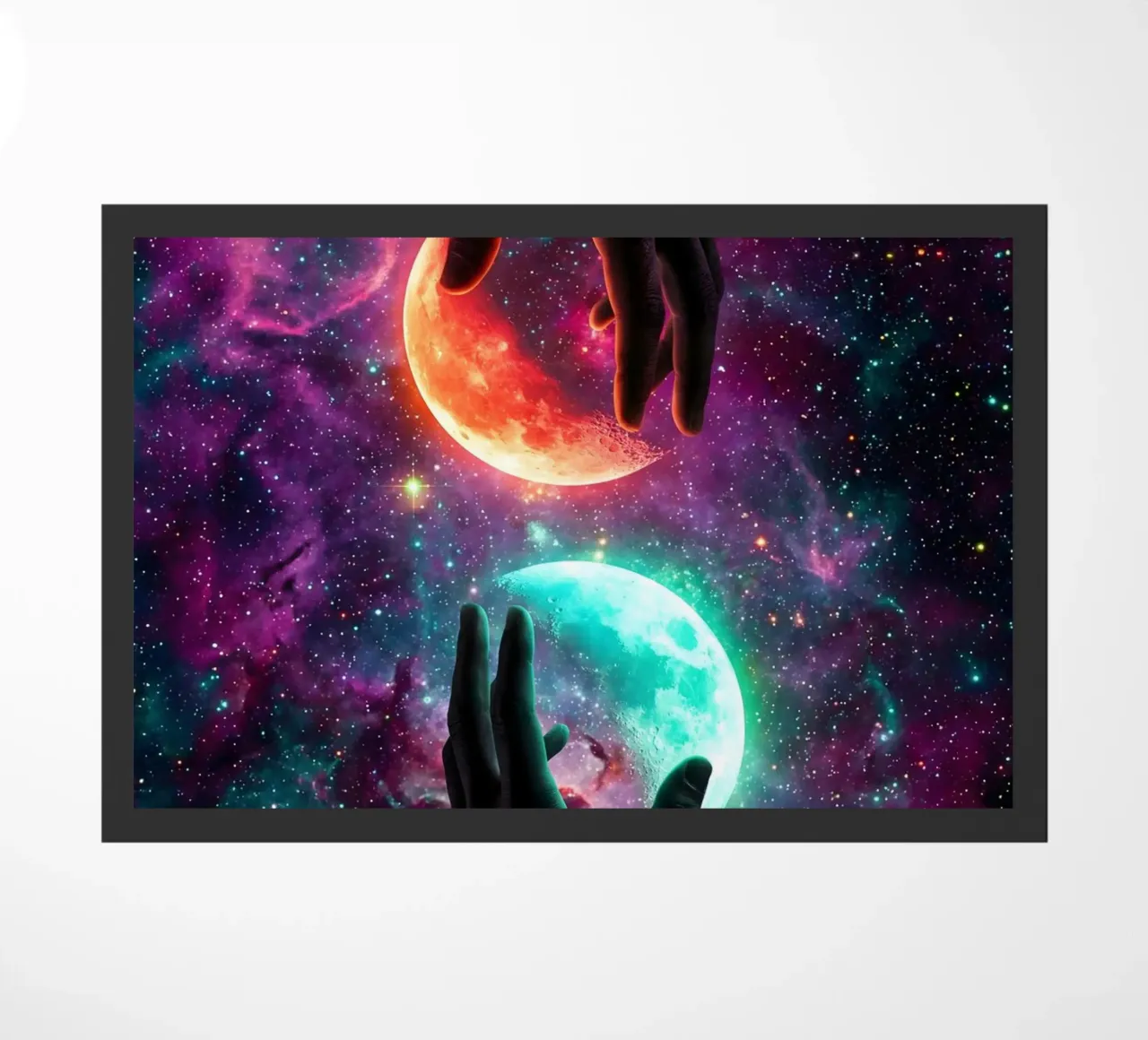 Mani che sorreggono due lune gemelle nello spazio cosmico colorato zerbino da Cosmic Reverie Creations