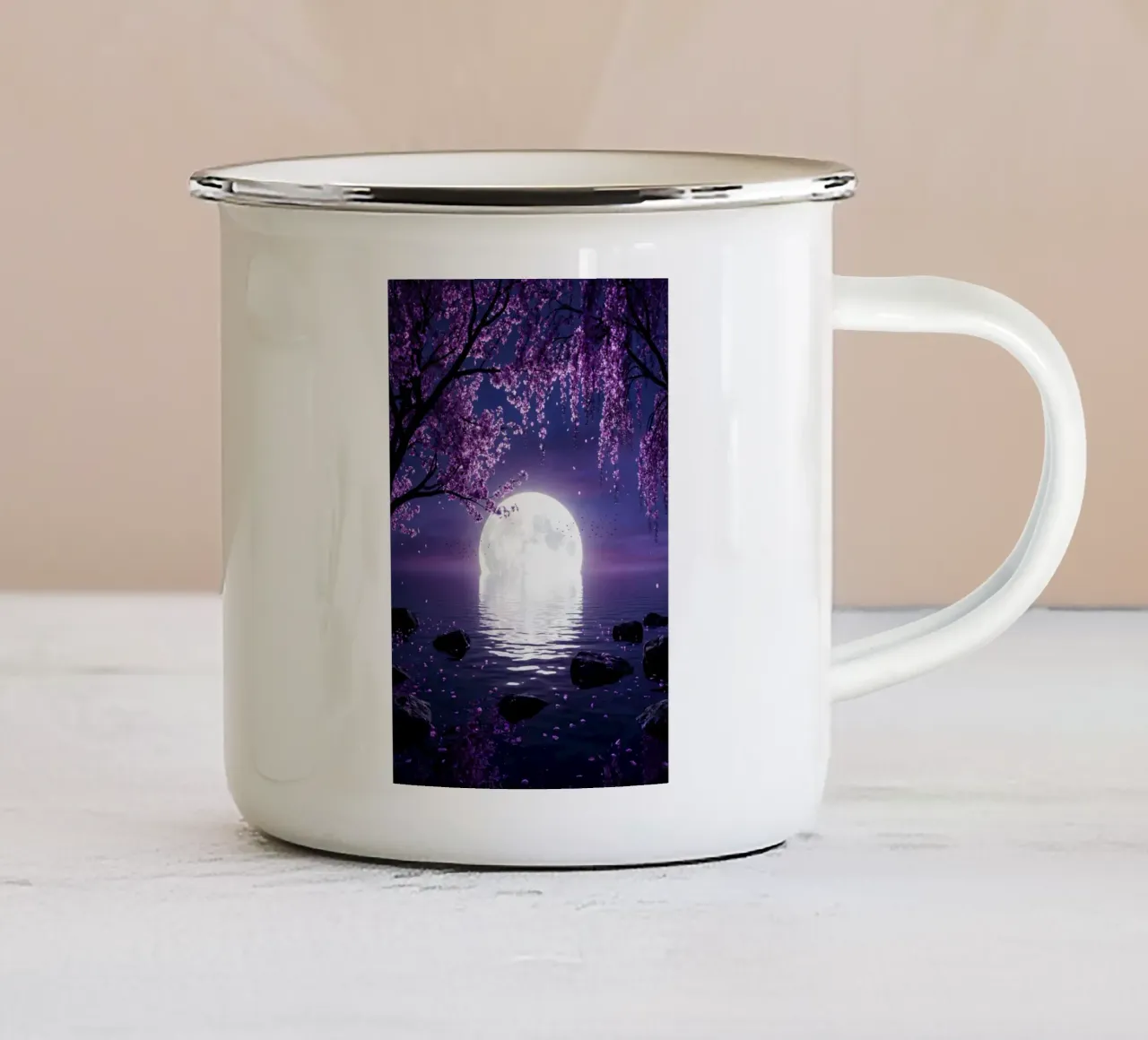 Moonlit Sakura - Fiori di ciliegio viola sull'acqua tazza in smalto da Cosmic Reverie Creations