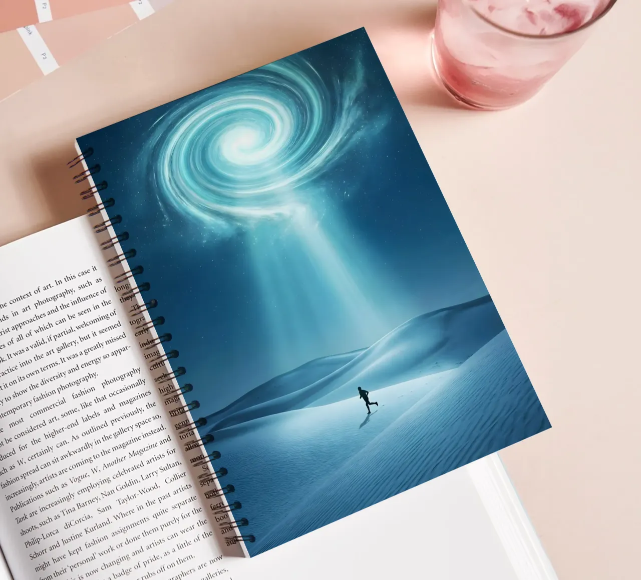 Inseguendo la luce - Portale surreale nel deserto cosmico diario ad anelli da Cosmic Reverie Creations