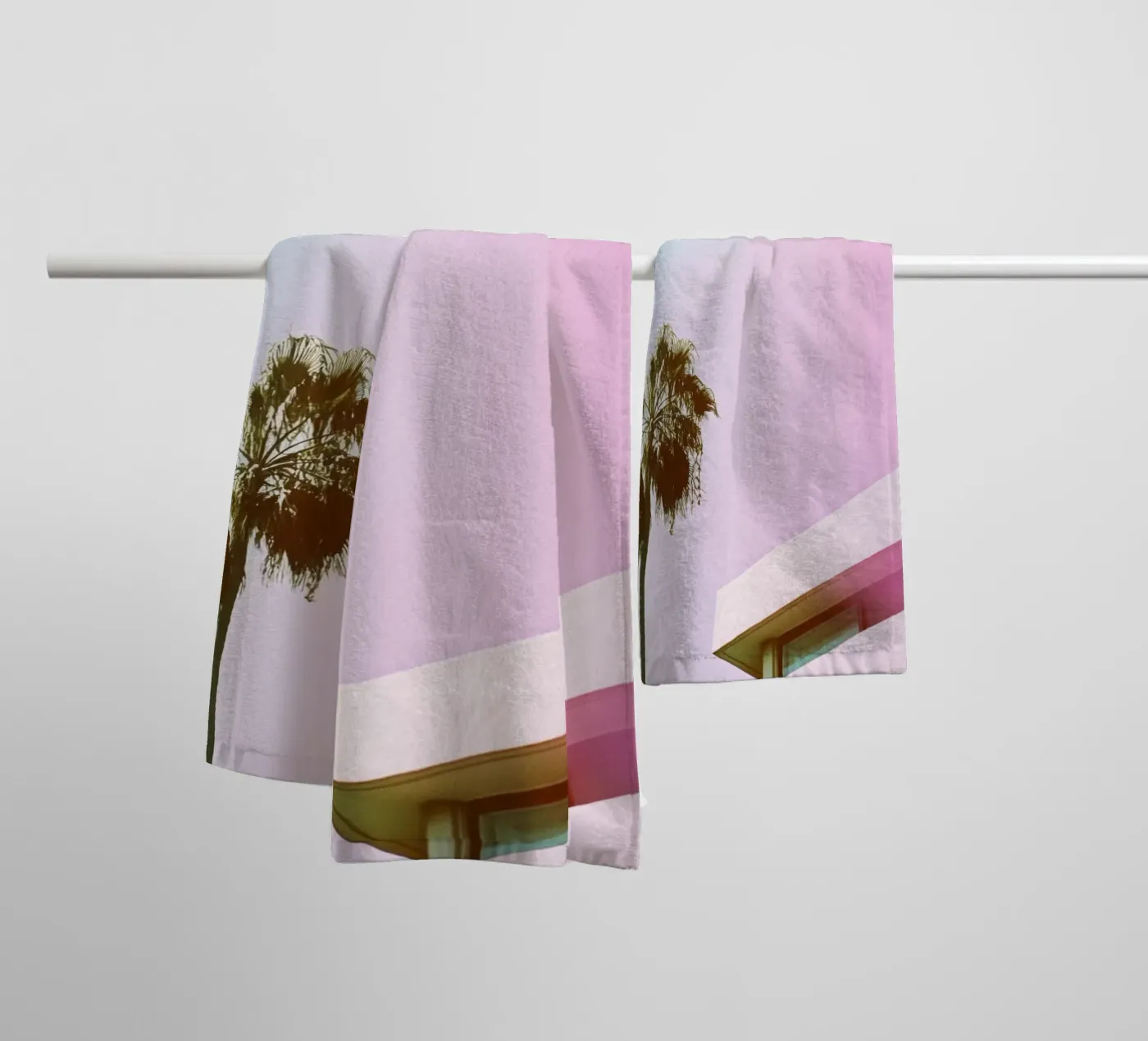 31 badhanddoek van Pink California | Affiches & Posters