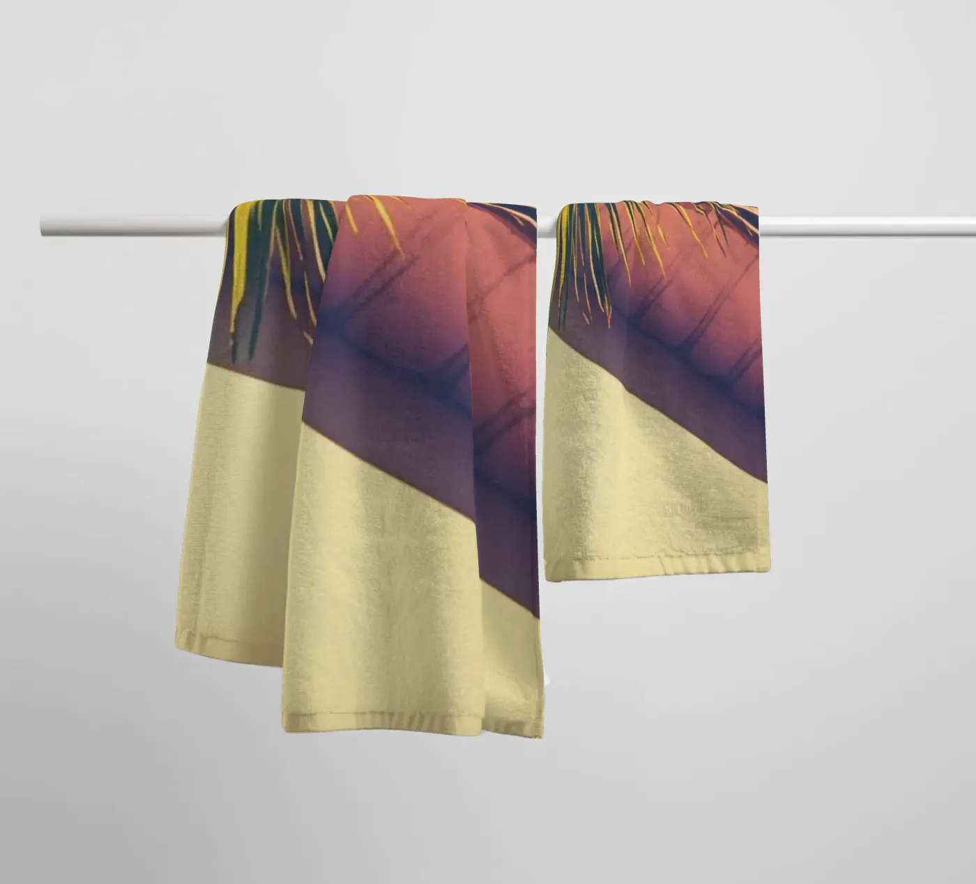 33 Handtuch von Pink California | Affiches & Posters