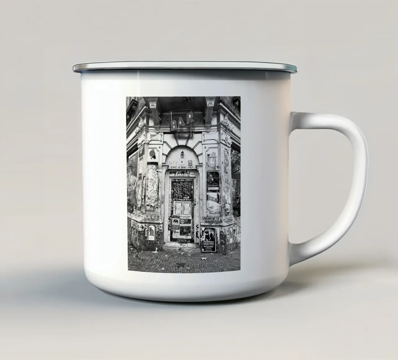 Memoria di strada tazza in smalto da JUNIQERIN photography by Dorothea Baur