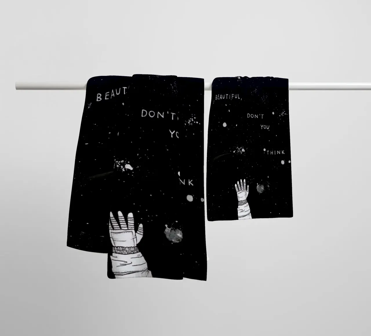 Gravity asciugamano da bagno da Mary and the Locks