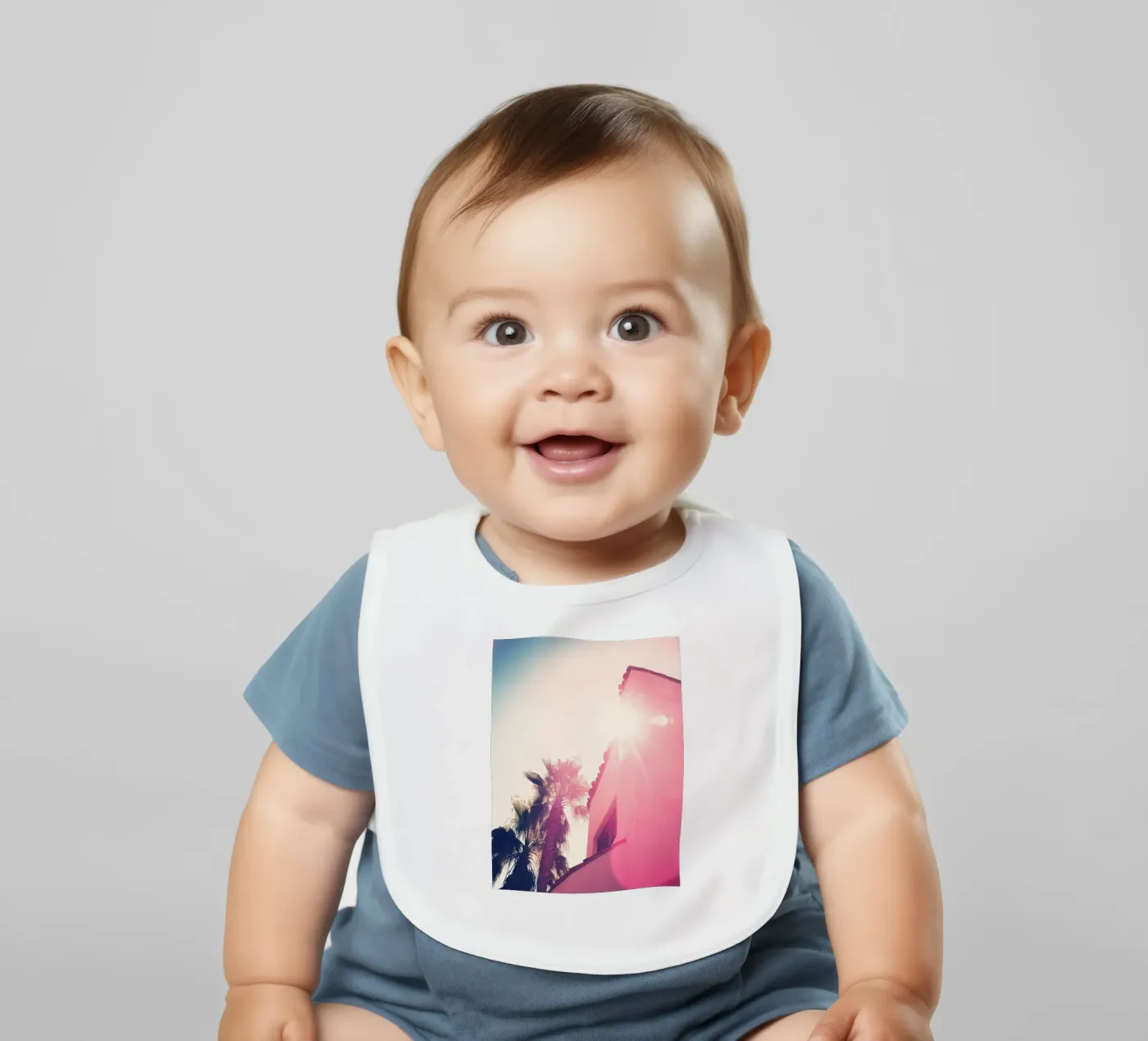 37 baby slabbetje van Pink California | Affiches & Posters