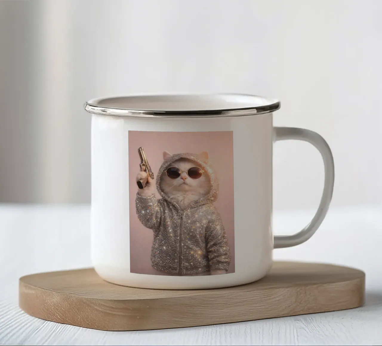 Gatto ribelle con felpa con cappuccio - Ritratto di moda pop art tazza in smalto da Styled Creatures