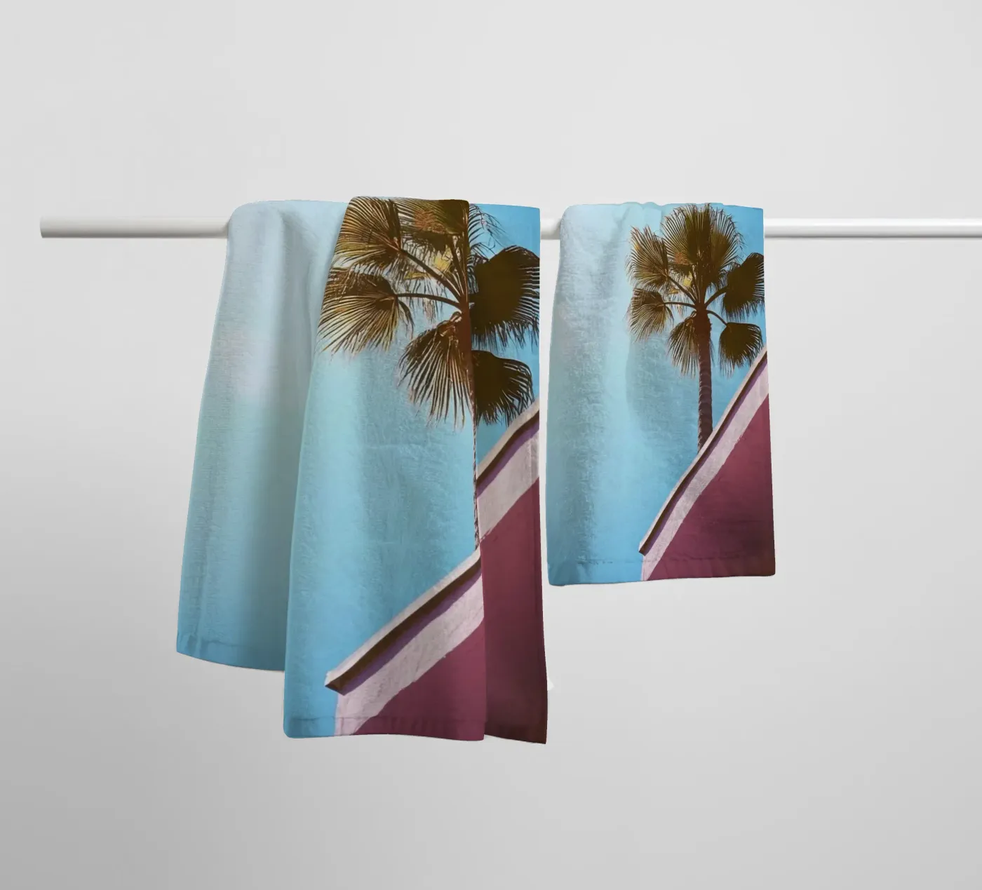 42 badhanddoek van Pink California | Affiches & Posters