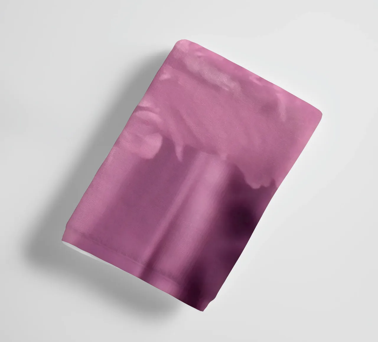 Tulp in infrarood licht badhanddoek van Alexandra Joseph Fotomomente